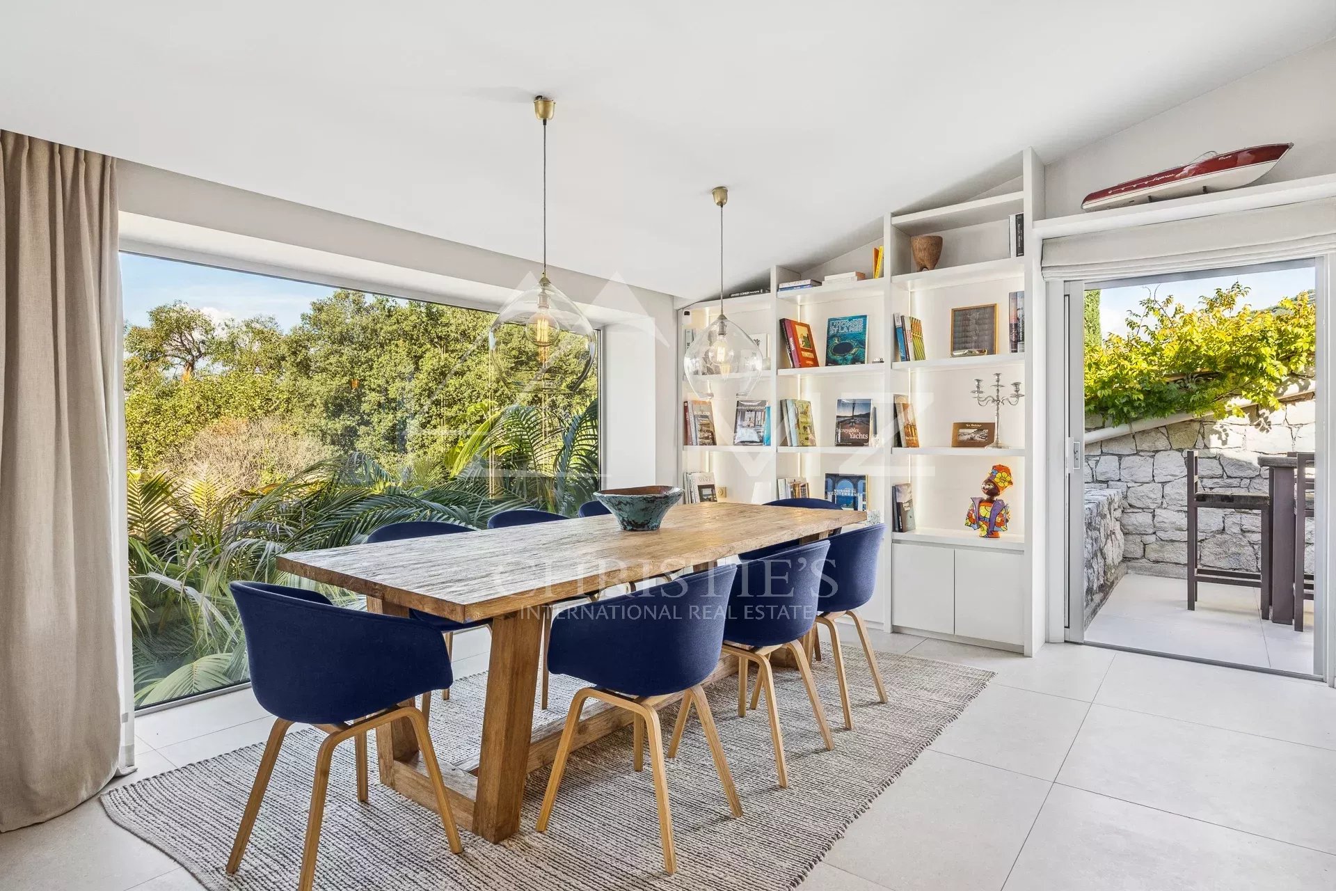 Exceptional apartment-villa in the sought-after Californie district