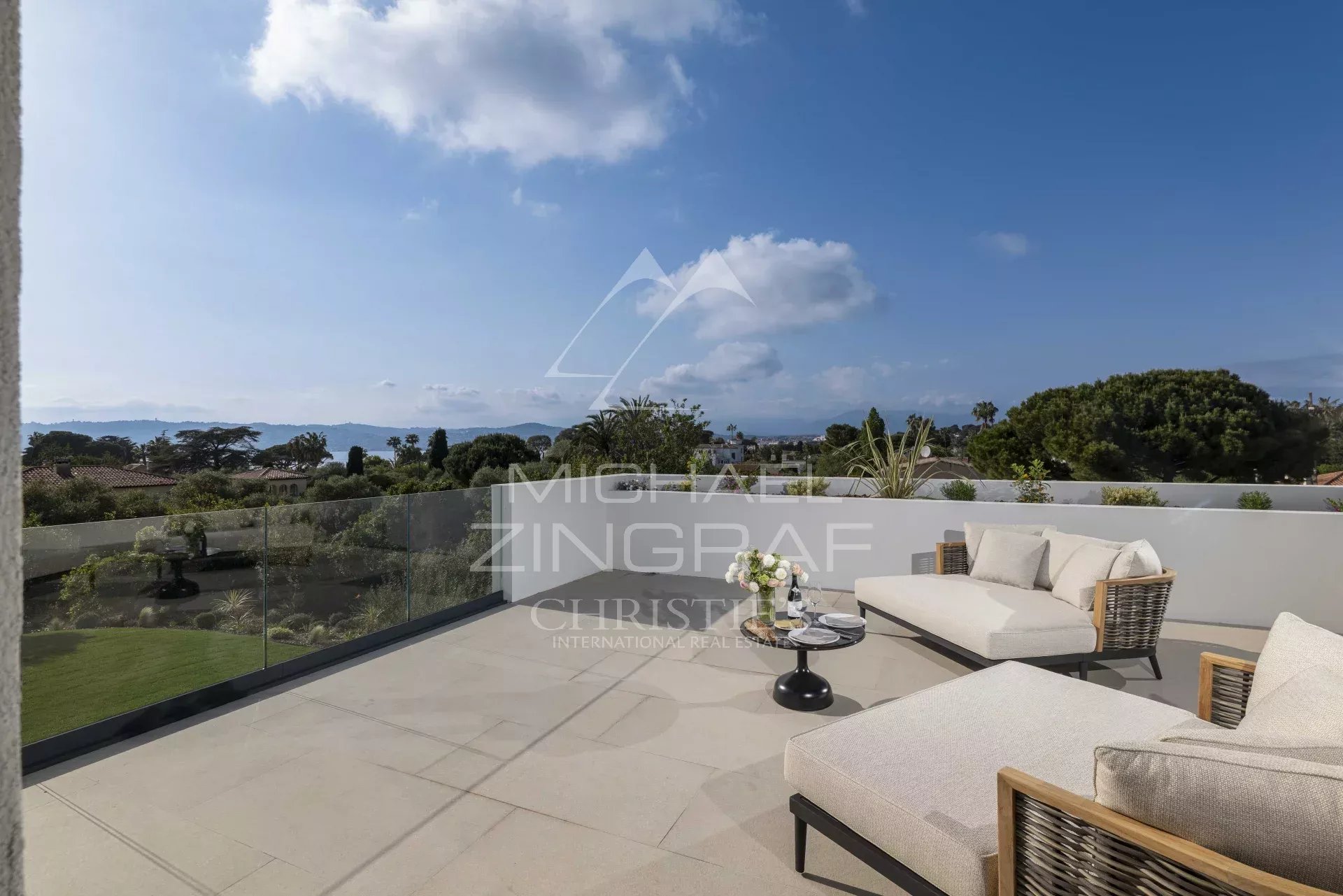 Villa contemporaine d’exception - versant ouest du Cap d’Antibes, à deux pas de l’Hôtel du Cap-Eden-Roc