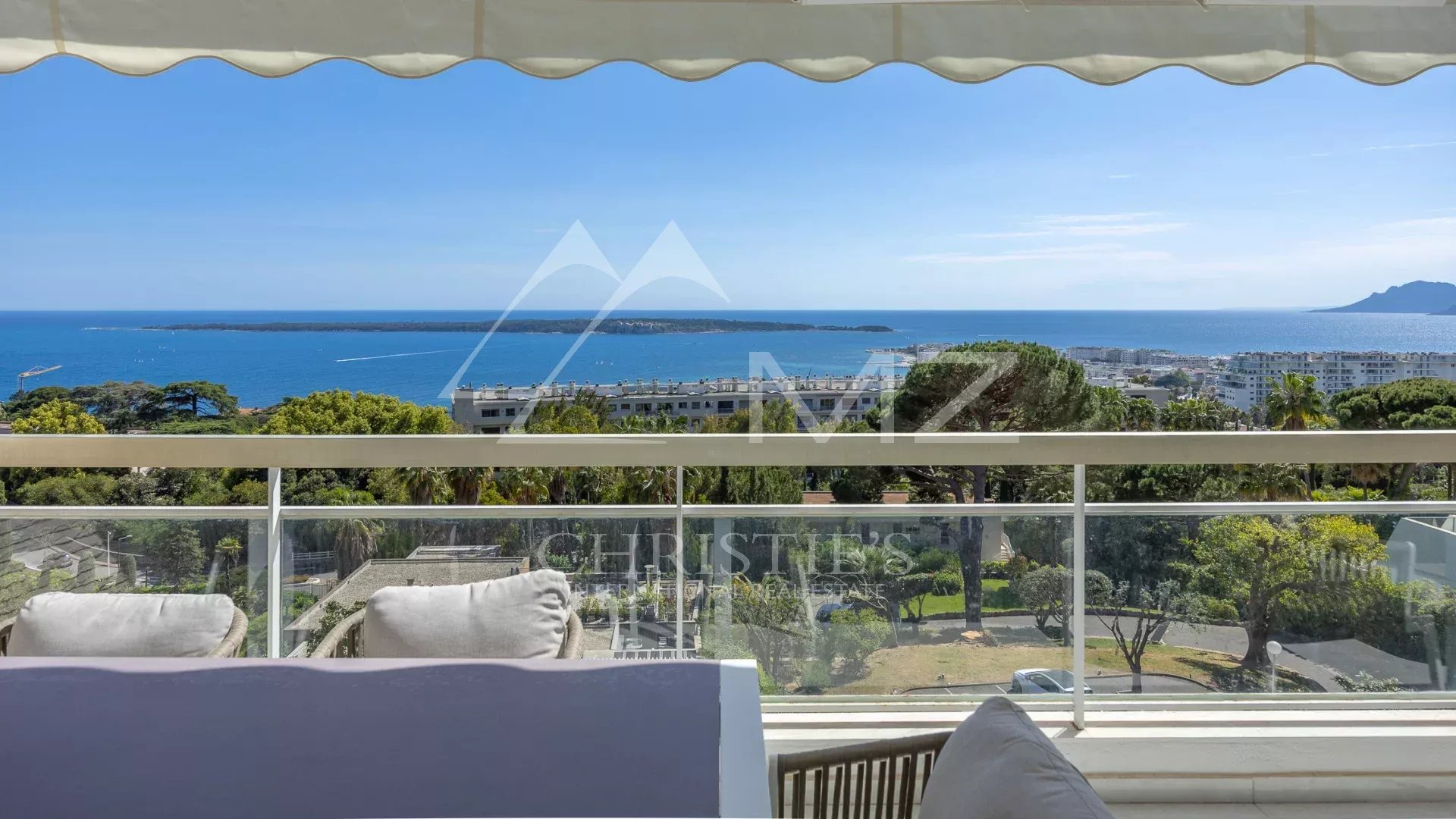 Superbe 3 pièces vue mer panoramique dans résidence de Prestige