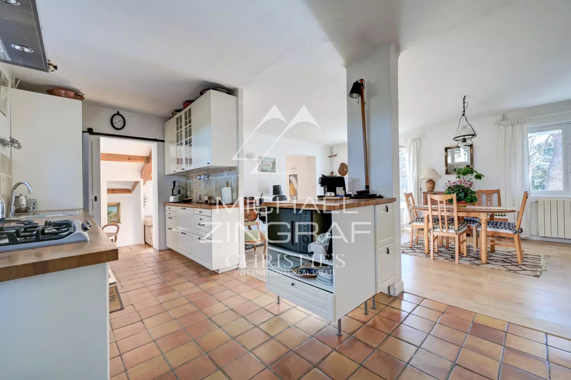 House in an exceptional setting 20 km from Aix-en-Provence