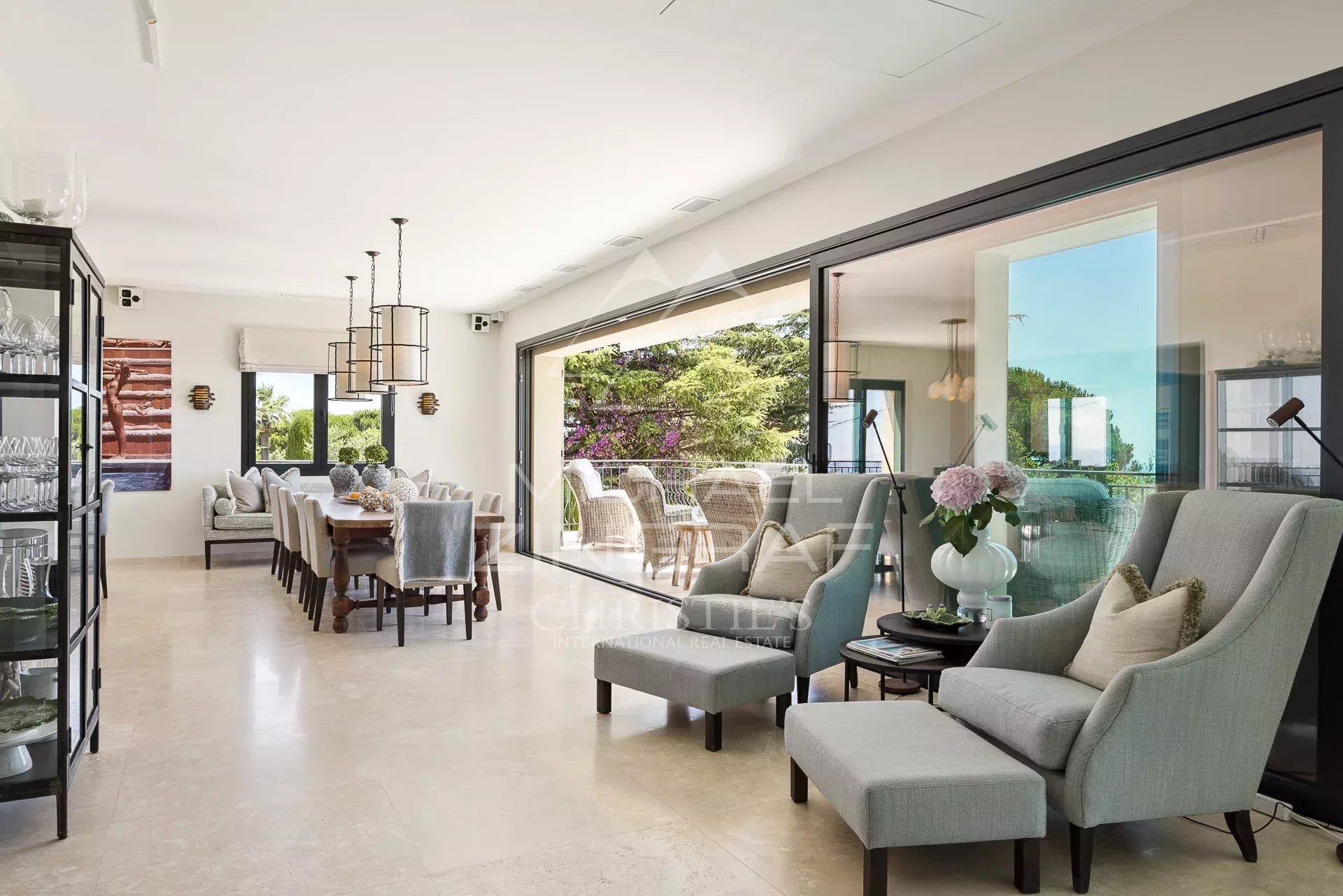 Höhenlagen von Cannes - Komplettrenovierte Villa mit Meer - und Bergblick