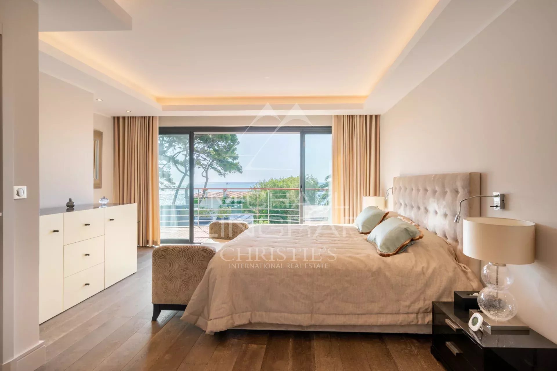 Modern renovierte Villa nahe der Strände von Garoupe