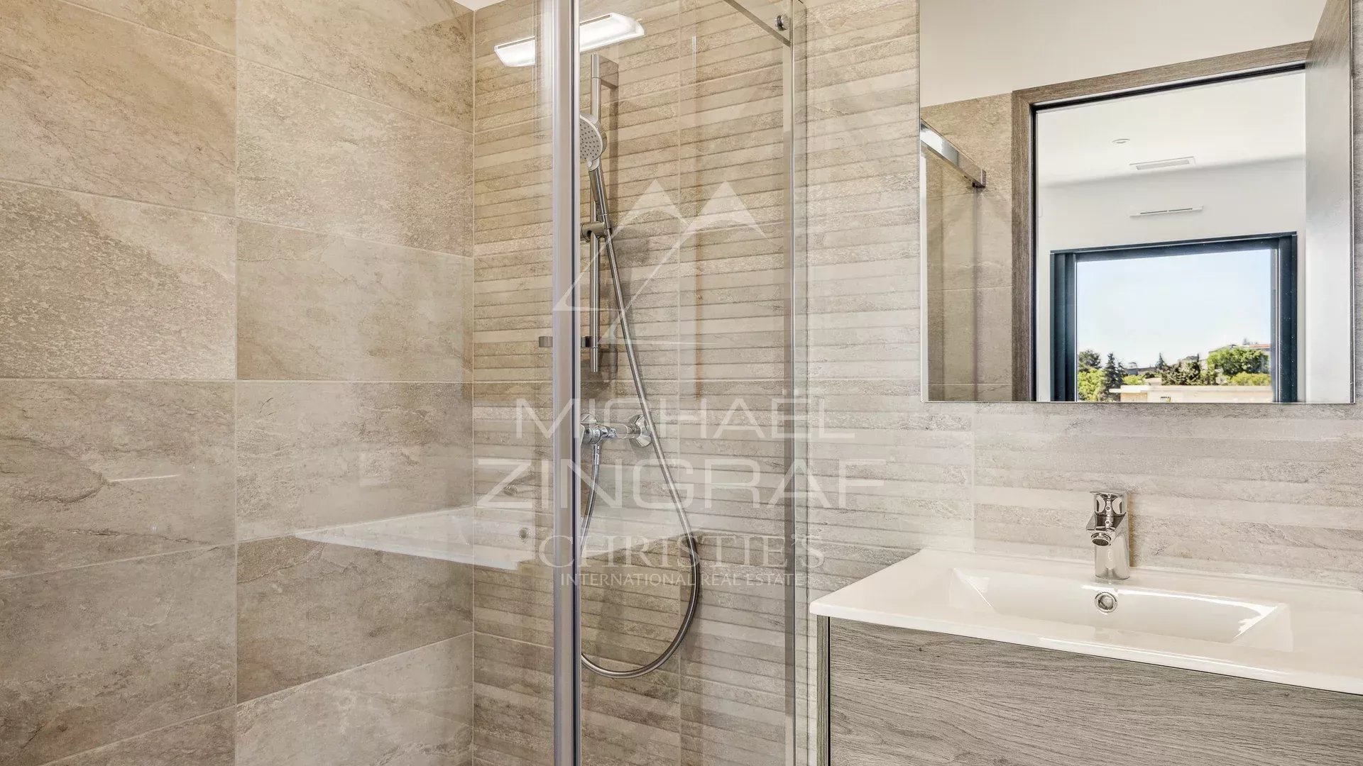 New contemporary villa