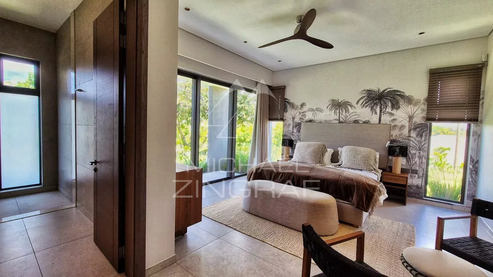 Moderne ebenerdige Villa mit Golfblick in ruhiger Lage