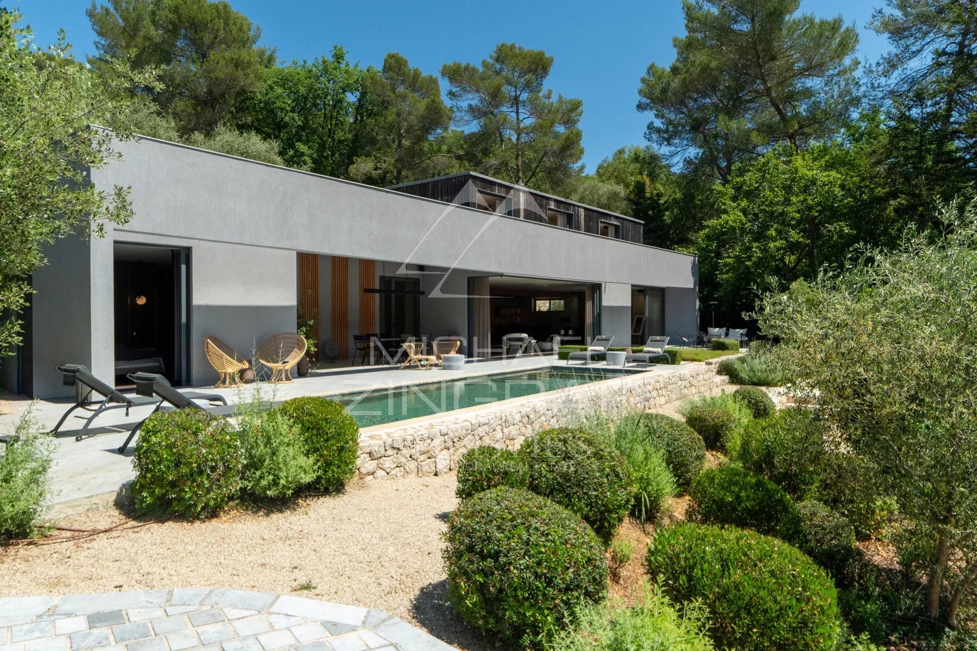 Valbonne - Villa contemporaine au cœur d'un écrin de verdure