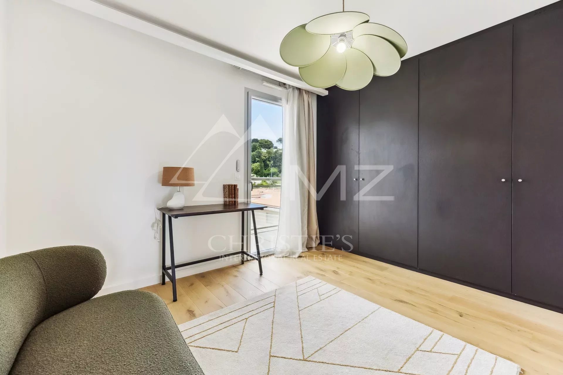 Ideally located, 4 rooms with sea view and islands of Lérins