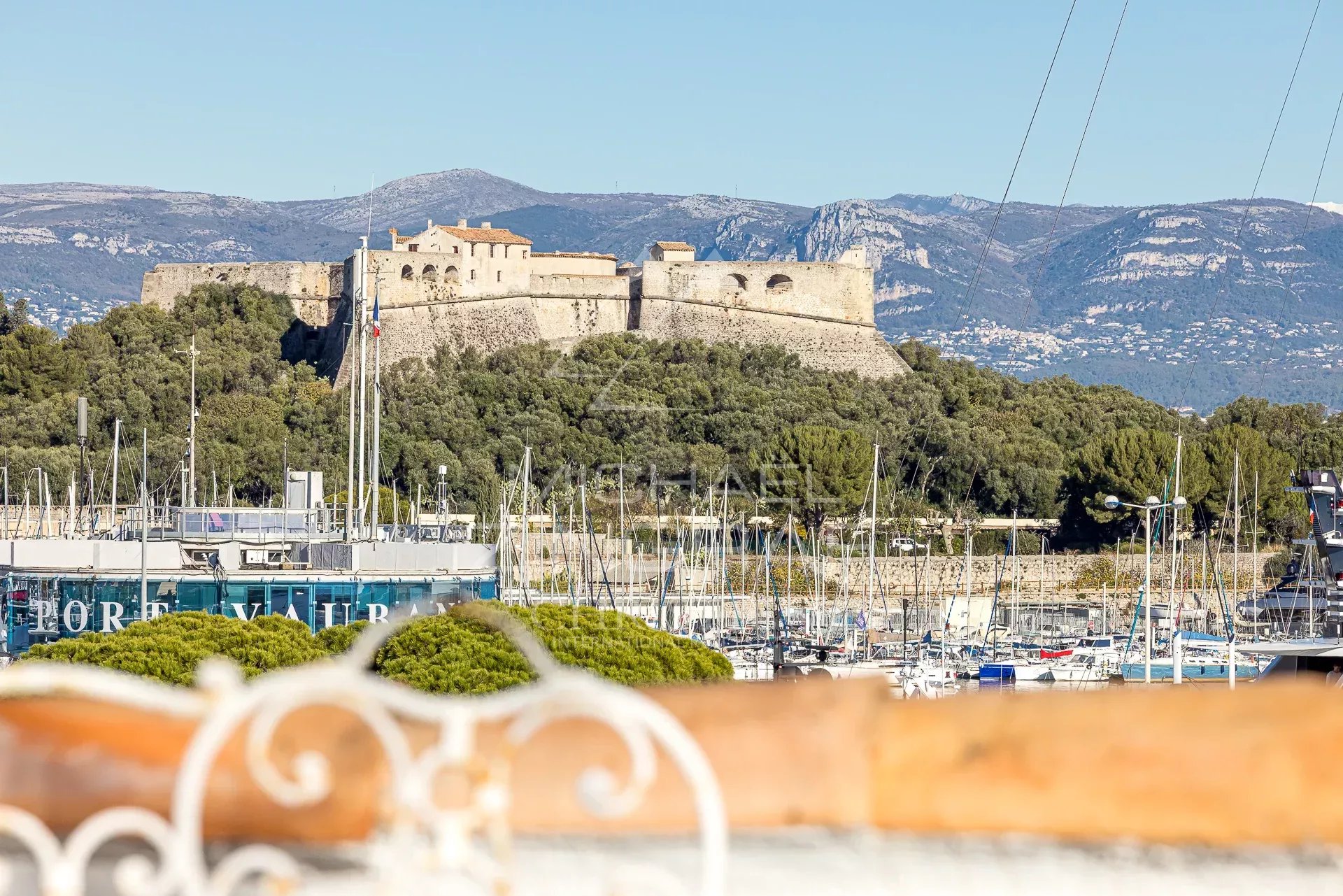 Appartement d’exception – Vieille Ville d’Antibes – Dernier étage – Terrasses – Vue panoramique
