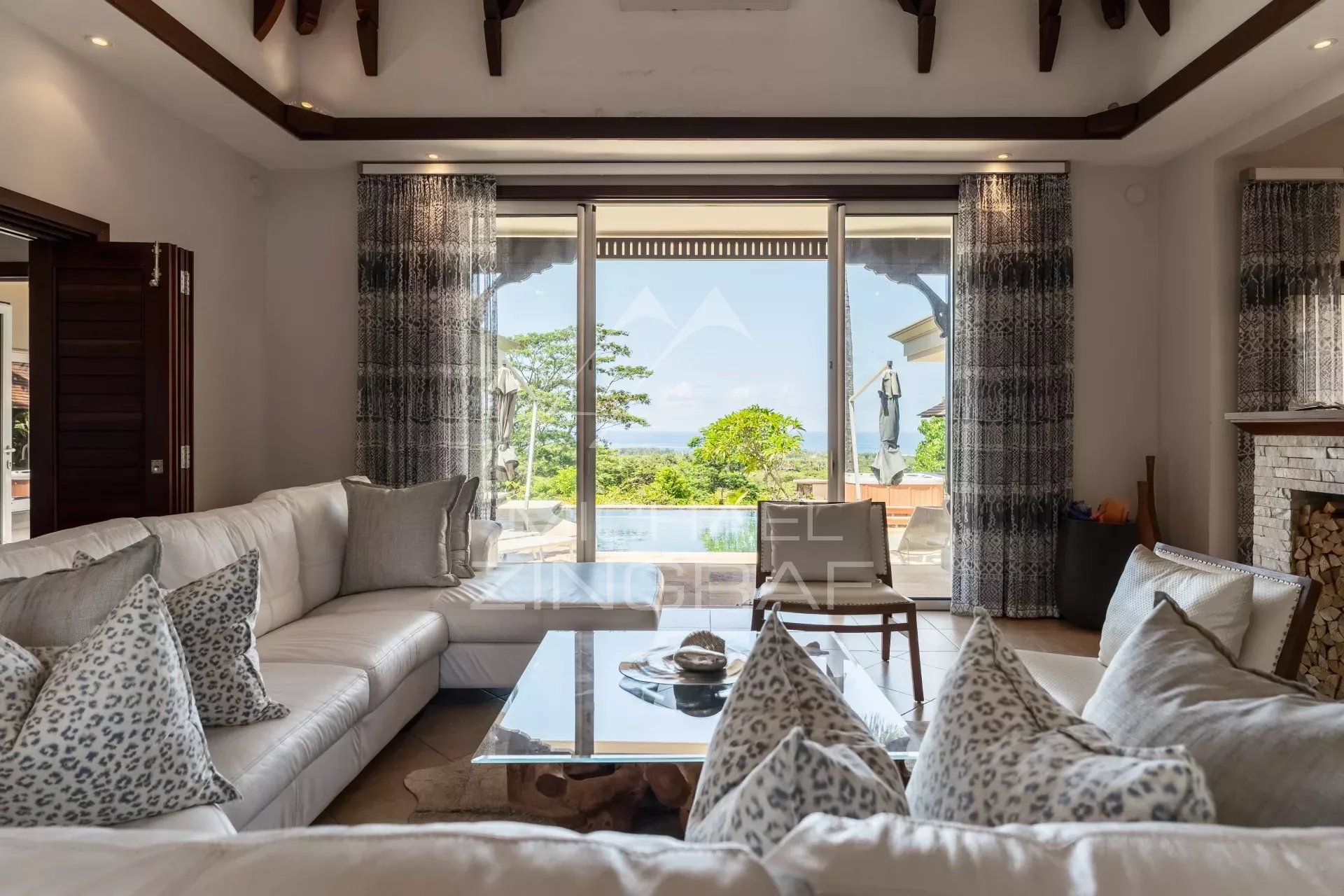 Villa d’exception avec vue panoramique sur l’océan à Valriche