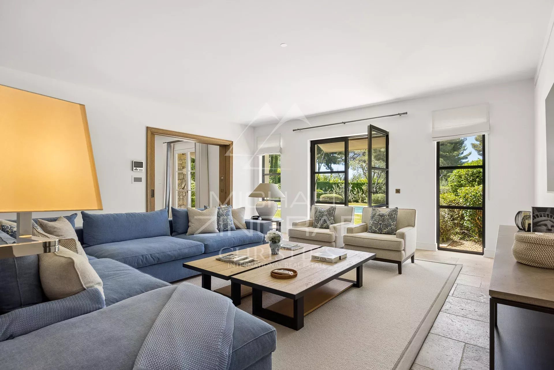 Ideally located in the heart of the most prestigious district in France