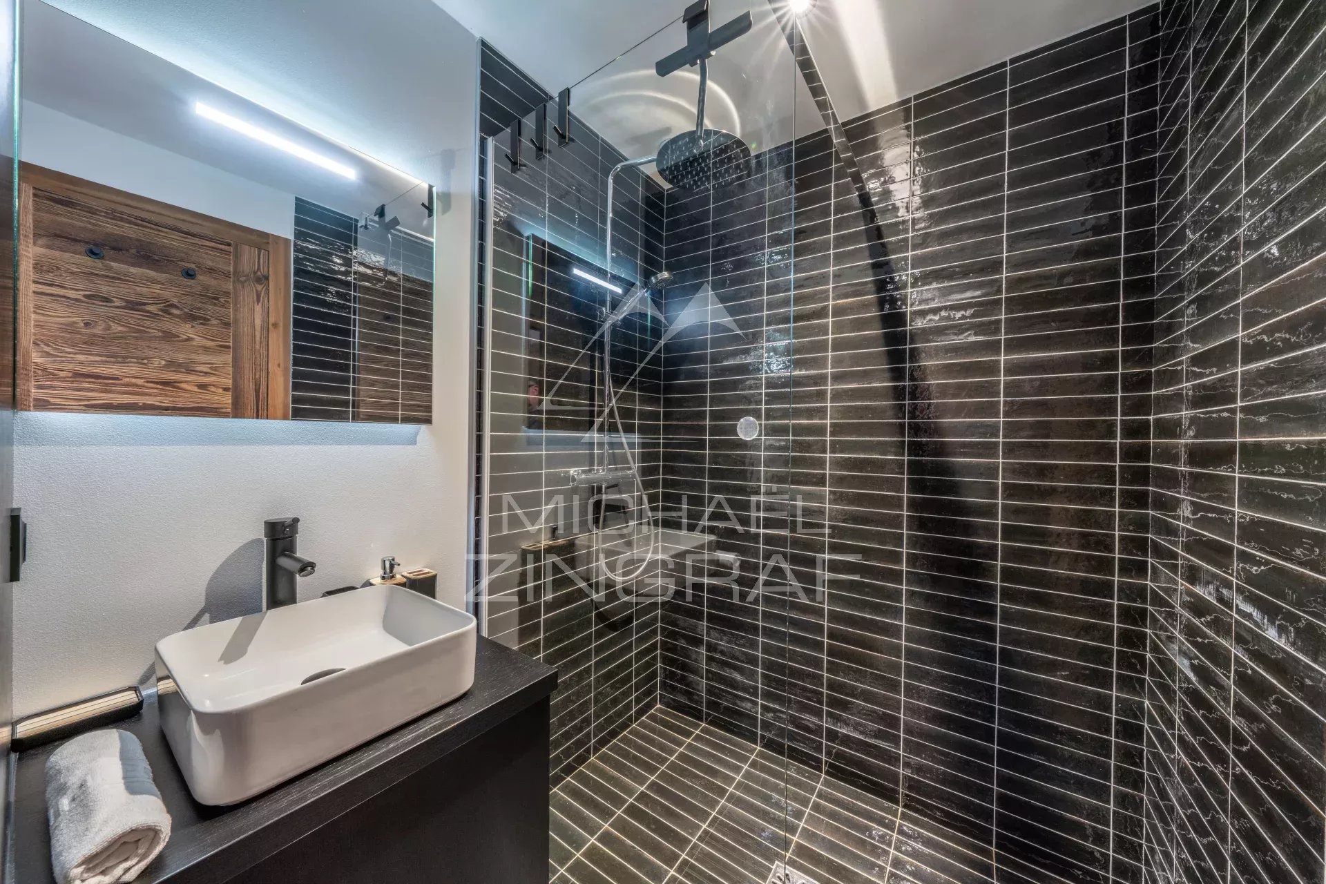 Appartement rénové trois chambres - Rez de jardin - Proche centre