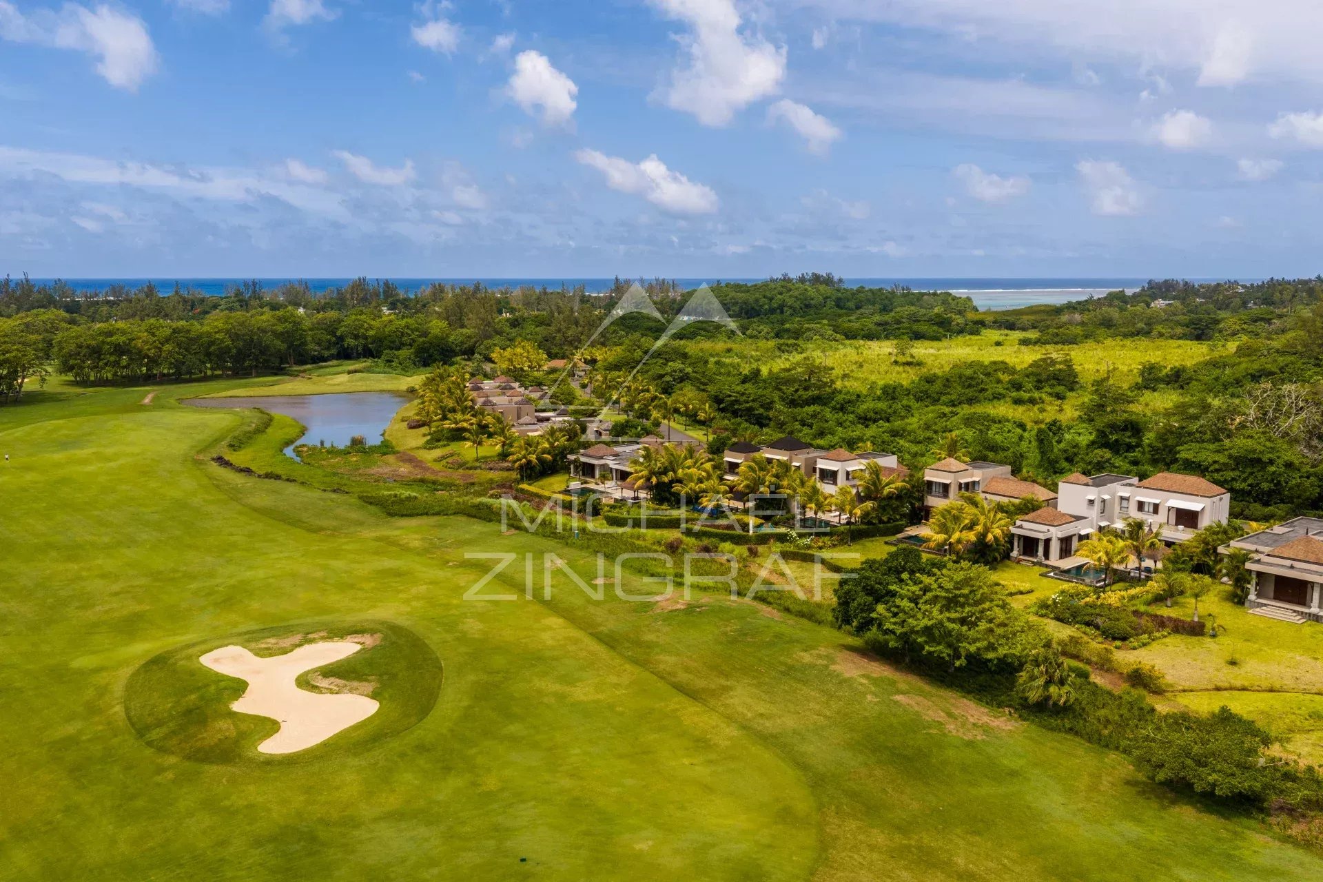 Élégante villa contemporaine face au golf - Bel Ombre