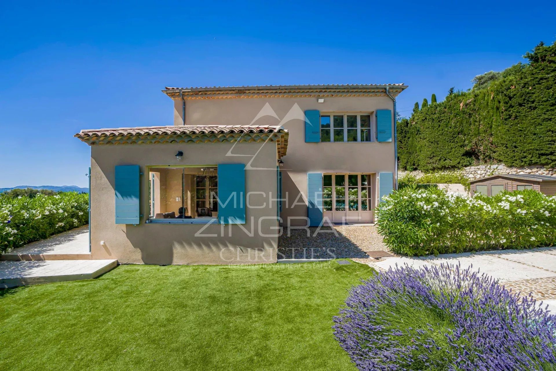 Villa familiale avec vue panoramique dans un domaine résidentiel