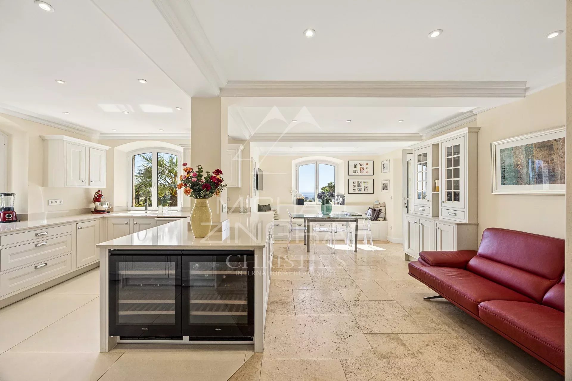 Exceptionnelle villa de luxe sur cinq niveaux avec vue mer panoramique