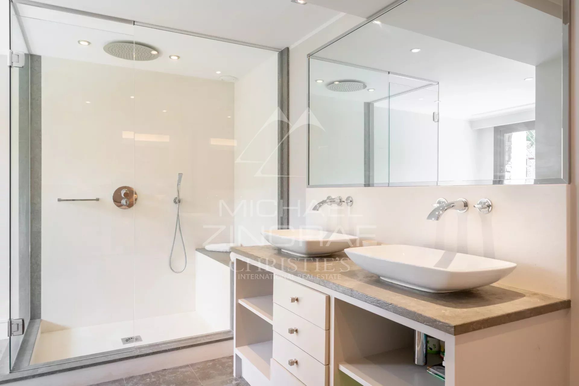 Modern renovierte Villa nahe der Strände von Garoupe