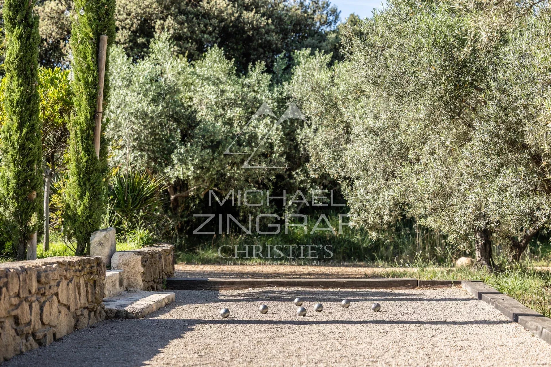 Les Alpilles – Mas d’Exception au Cœur d’un Parc Oléicole