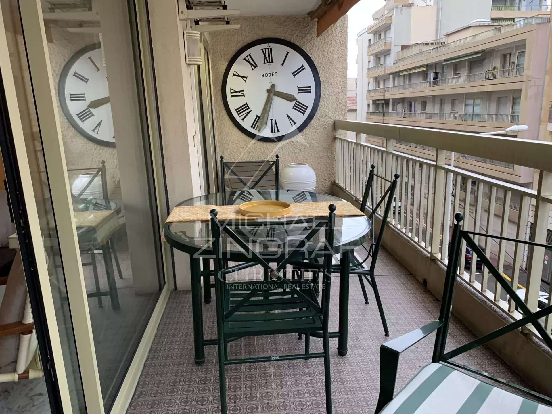 CANNES BANANE – 2-ZIMMER-WOHNUNG MIT TERRASSEN UND PARKPLATZ