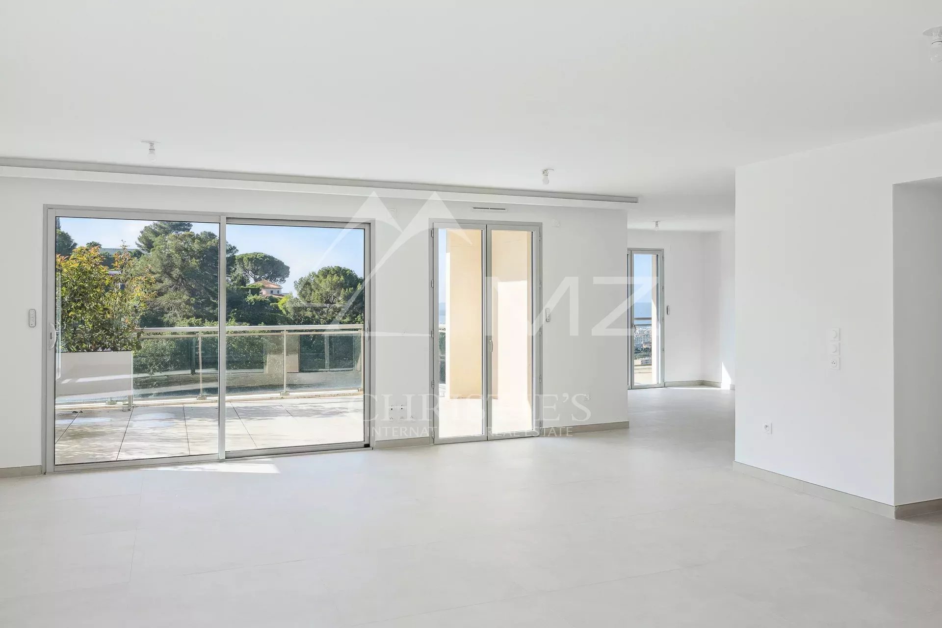 À vendre : Le Cannet collines, exceptionnel 4 pièces en dernier étage