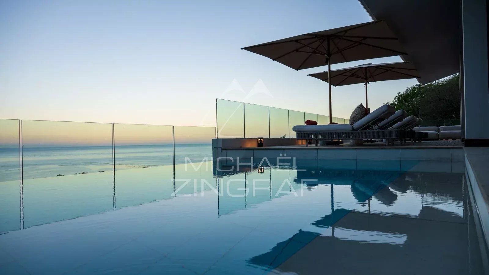 Île Maurice – Villa d’Exception Ultra Luxe avec Vue Panoramique sur Le Morne – Rivière Noire