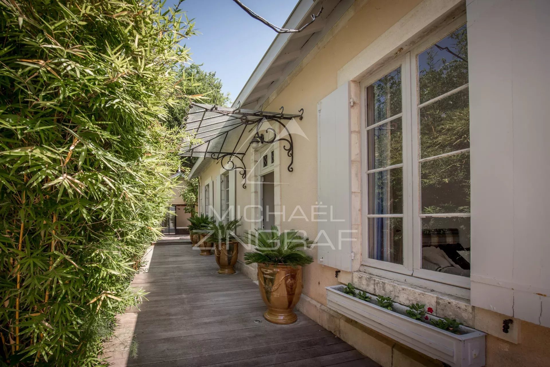 Character house in the heart of Arcachon - sought-after neighborhood in a confidential setting