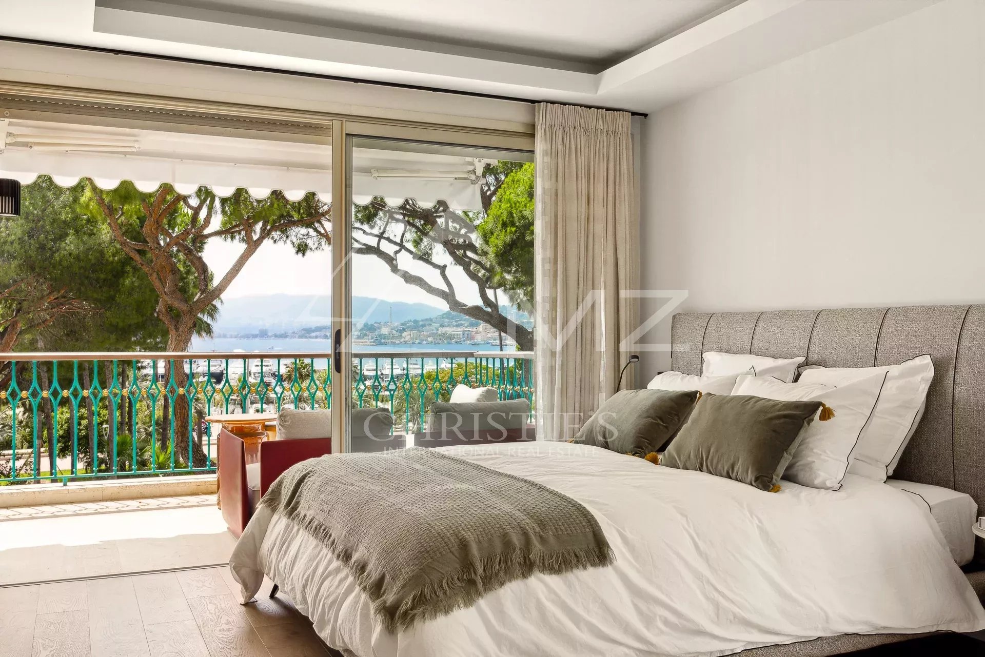 Cannes Croisette - Magnifique appartement 4 pièces vue mer