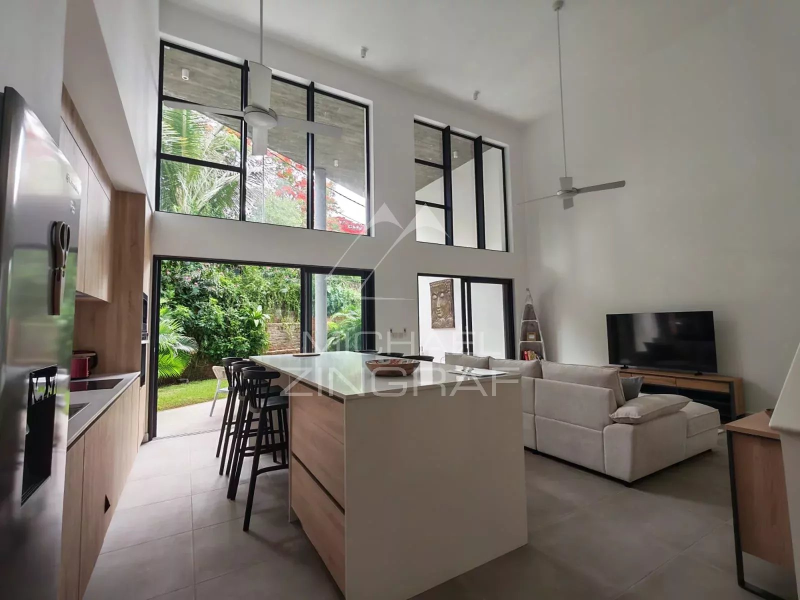 3-Bedroom En Suite Duplex in Pointe aux Canonniers