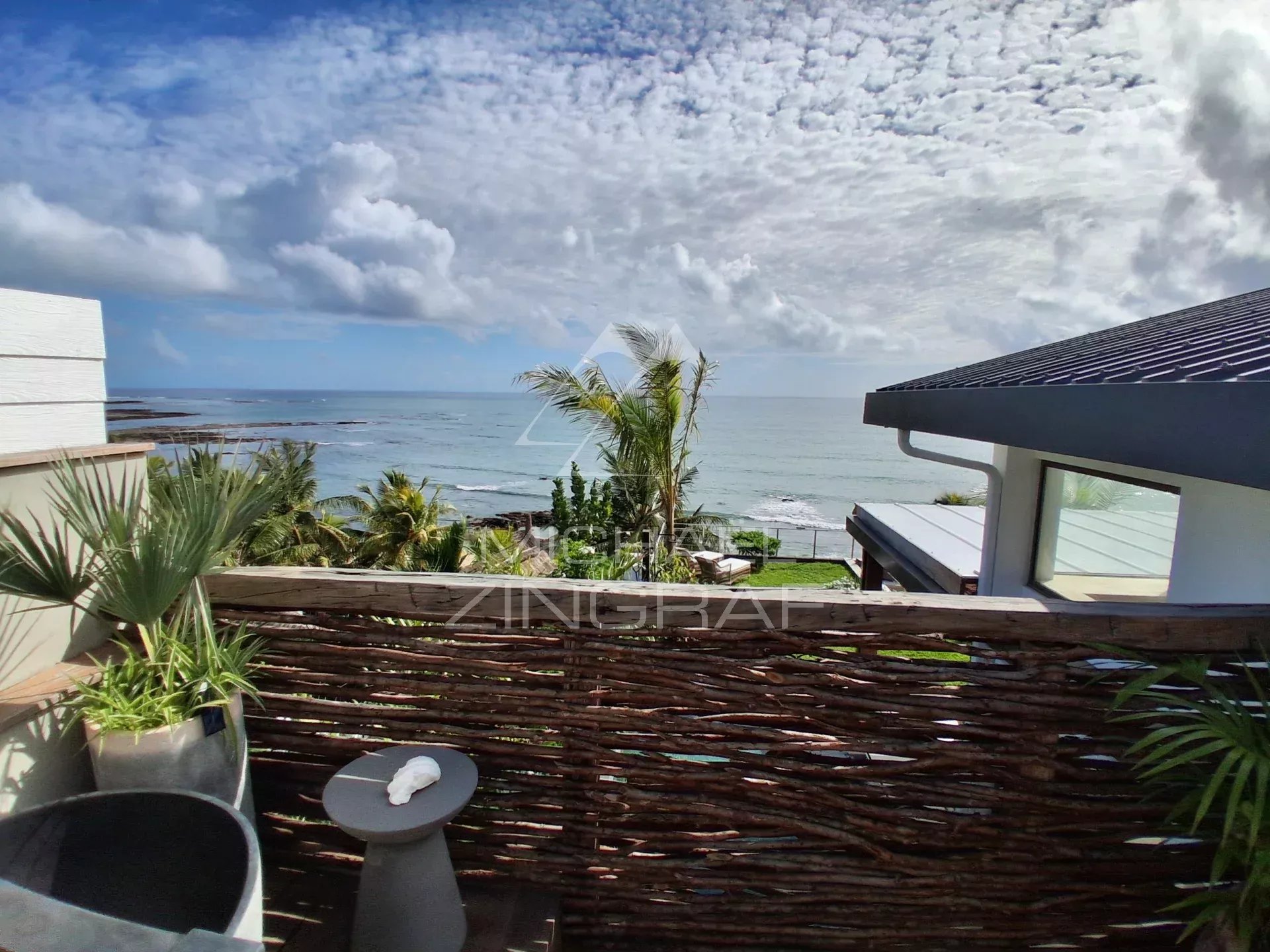 Außergewöhnliches Penthouse direkt am Wasser in Pointe aux Canonniers