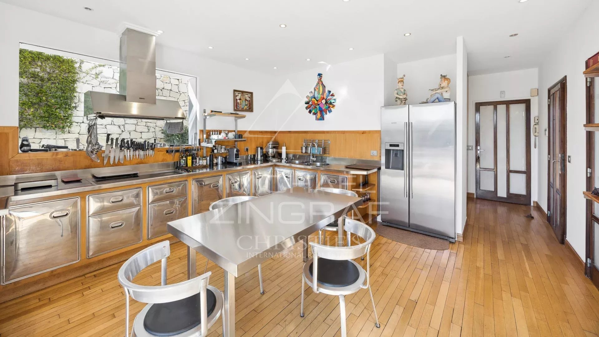 Villa d’exception au cœur d’un domaine prestigieux sur la Côte d’Azur – à seulement 12 minutes de l’aéroport international de Nice