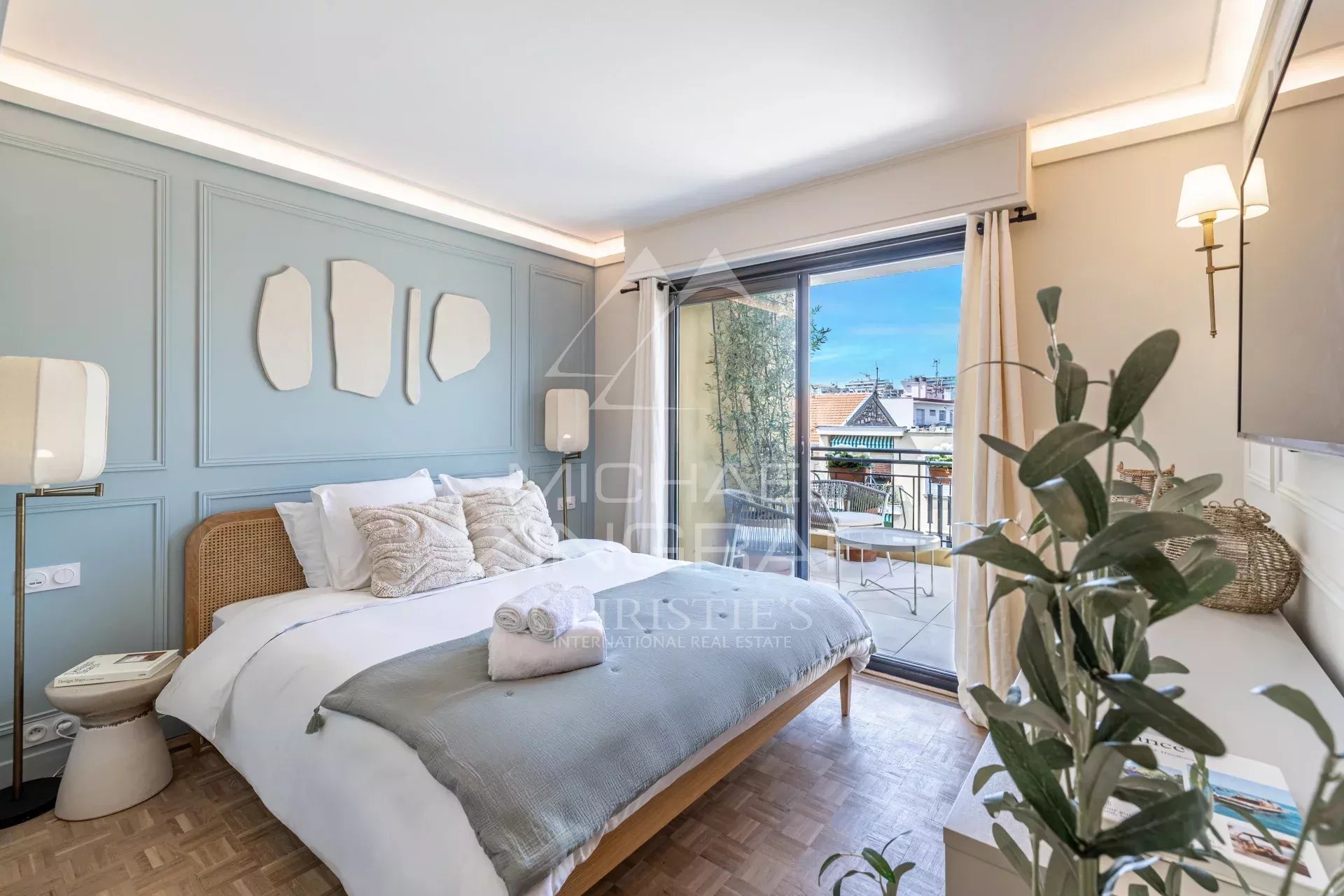 Exceptional Penthouse with Panoramic Terraces – Nice City Centre