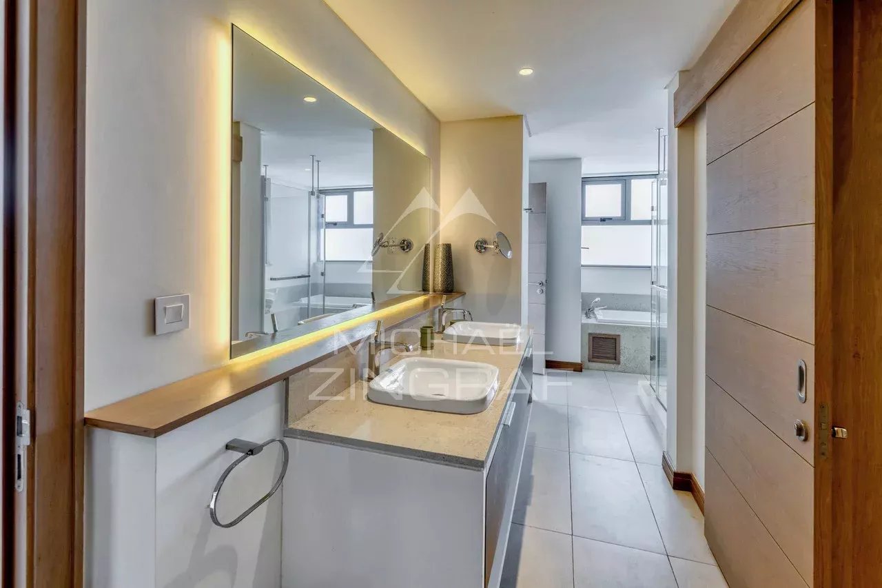 Penthouse with Golf View – Mont Choisy