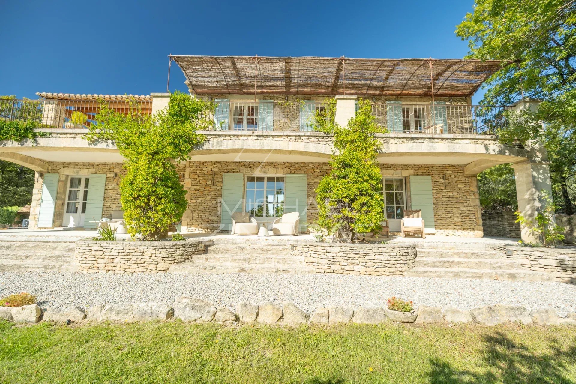Gordes – Wunderschönes Steinhaus mit Aussicht und Pool, nur wenige Schritte vom Dorfzentrum entfernt