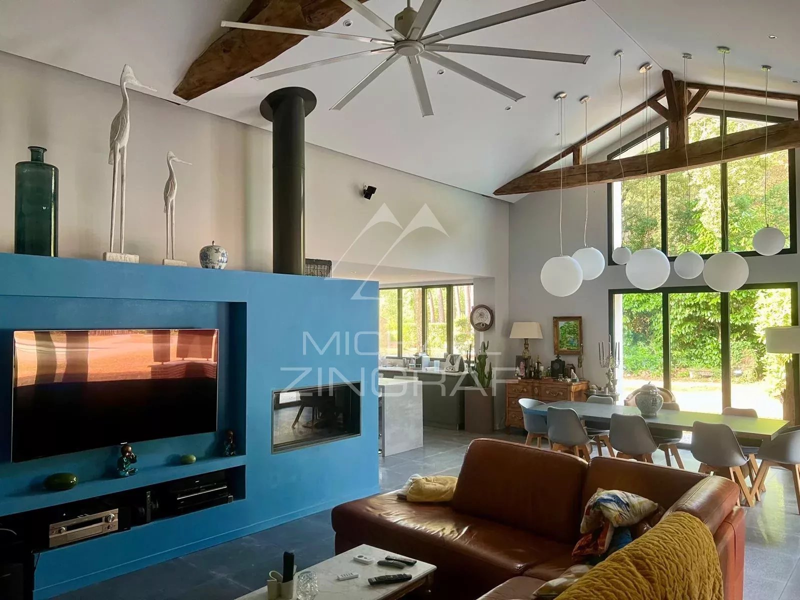 LAC DE SANGUINET - PROPRIÉTÉ SUR UN GRAND TERRAIN AVEC PISCINE