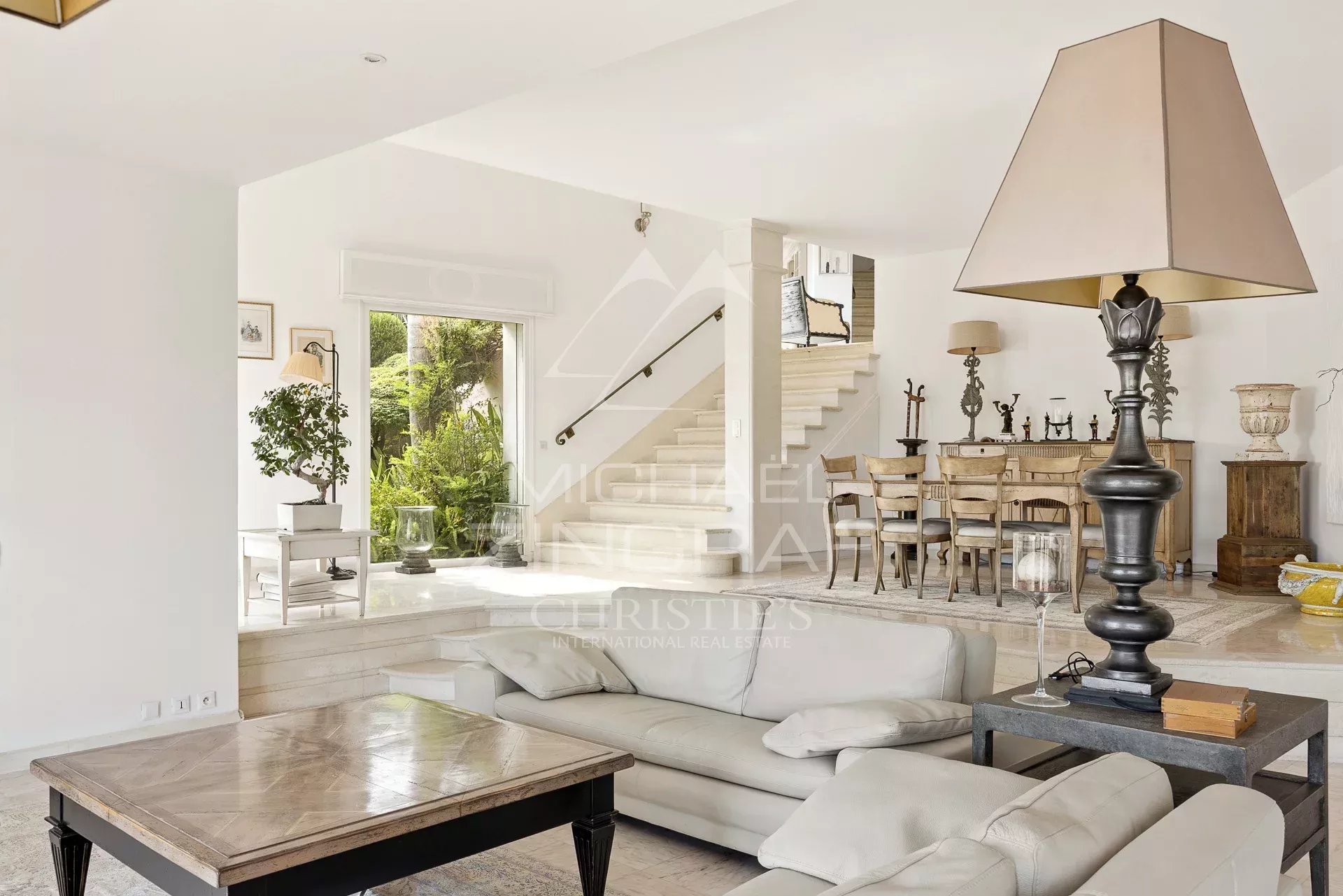 Propriété provençale moderne avec vue mer panoramique