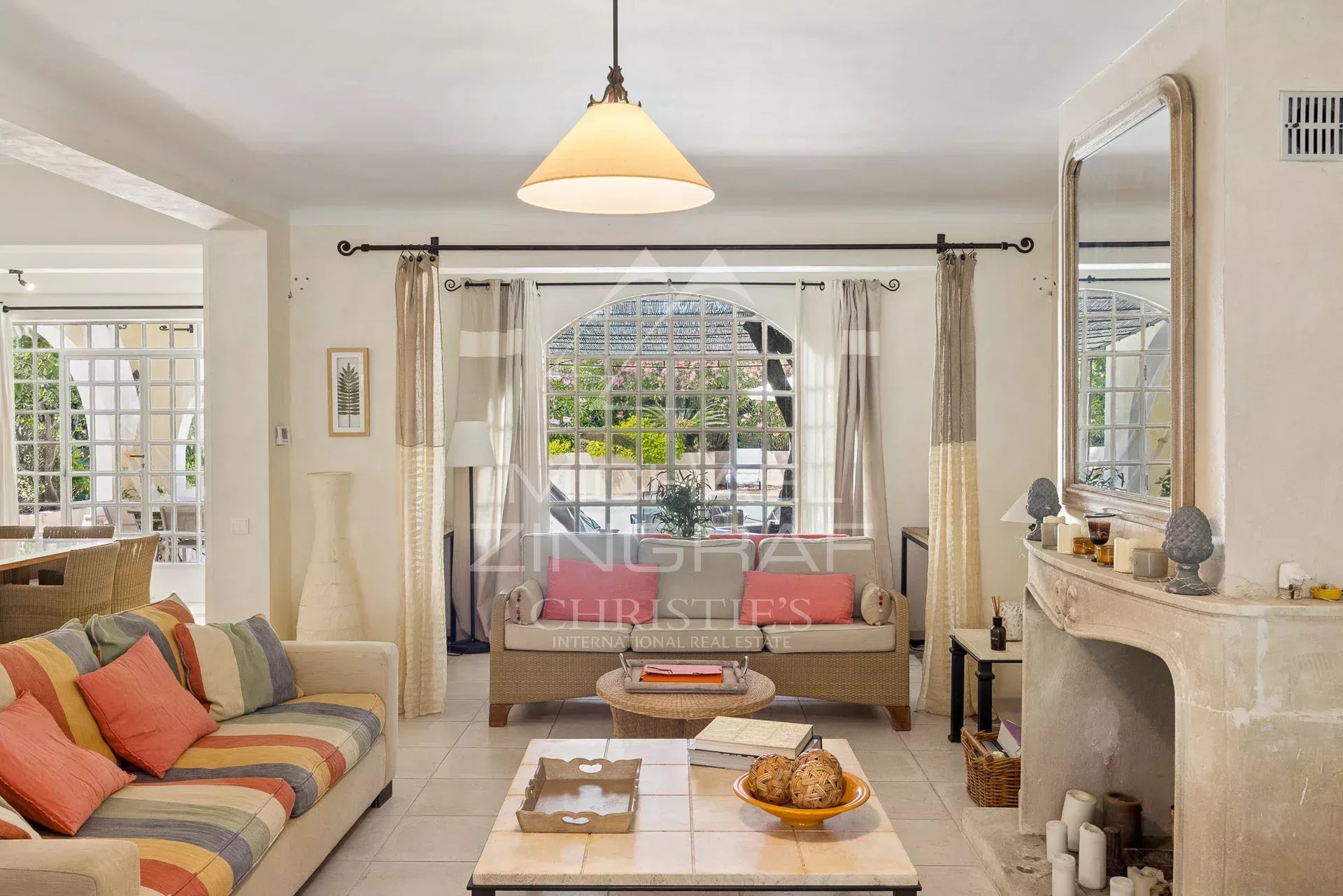 Cap d’Antibes – Élégante villa au calme absolu, à quelques pas des plages de la Garoupe