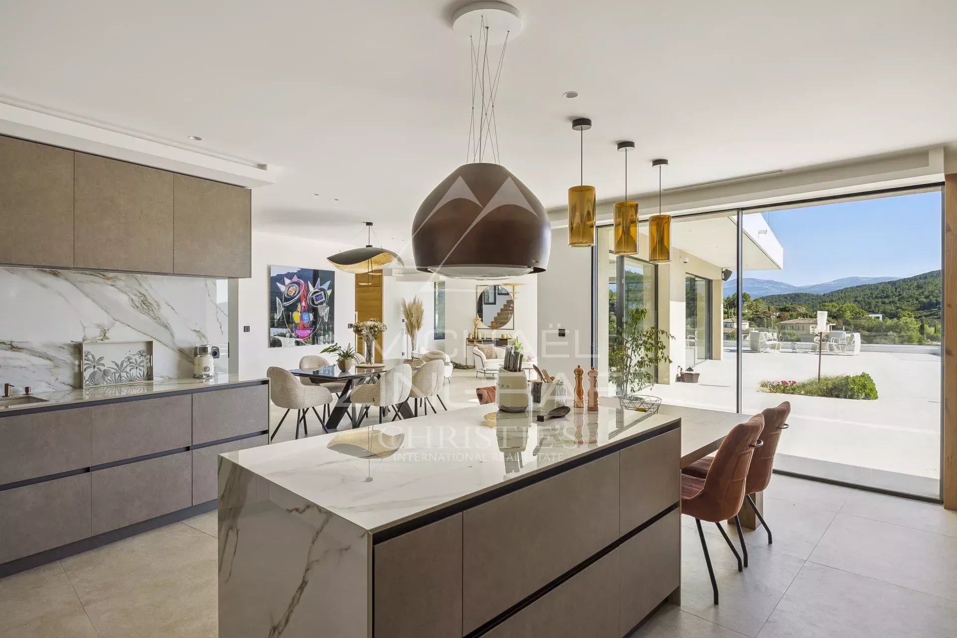 Contemporary villa - Near Cannes -  Private Domain