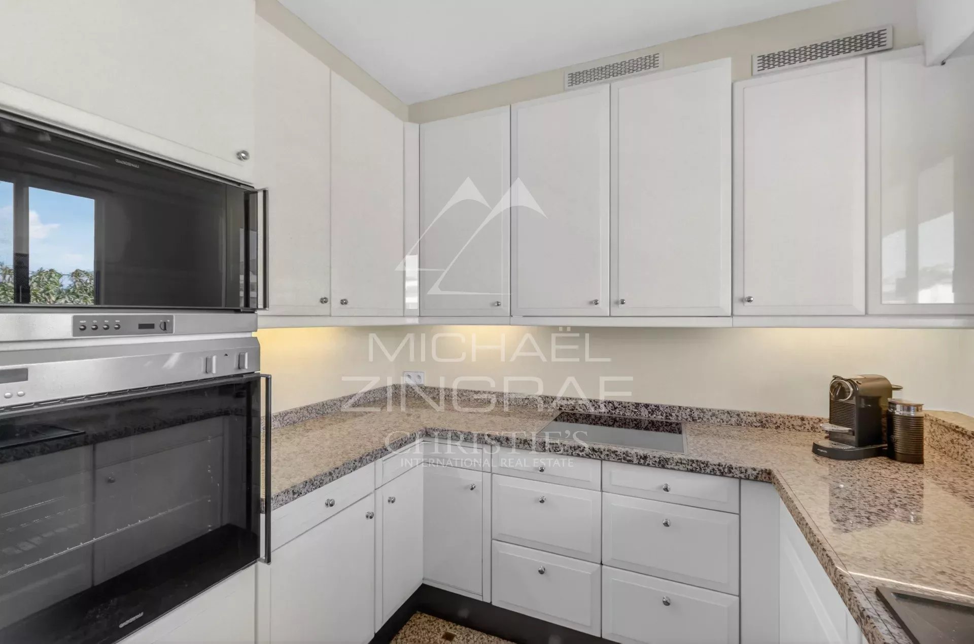 EXCLUSIVITE-CANNES APPARTEMENT D'EXCEPTION  DANS UNE RESIDENCE DE STANDING