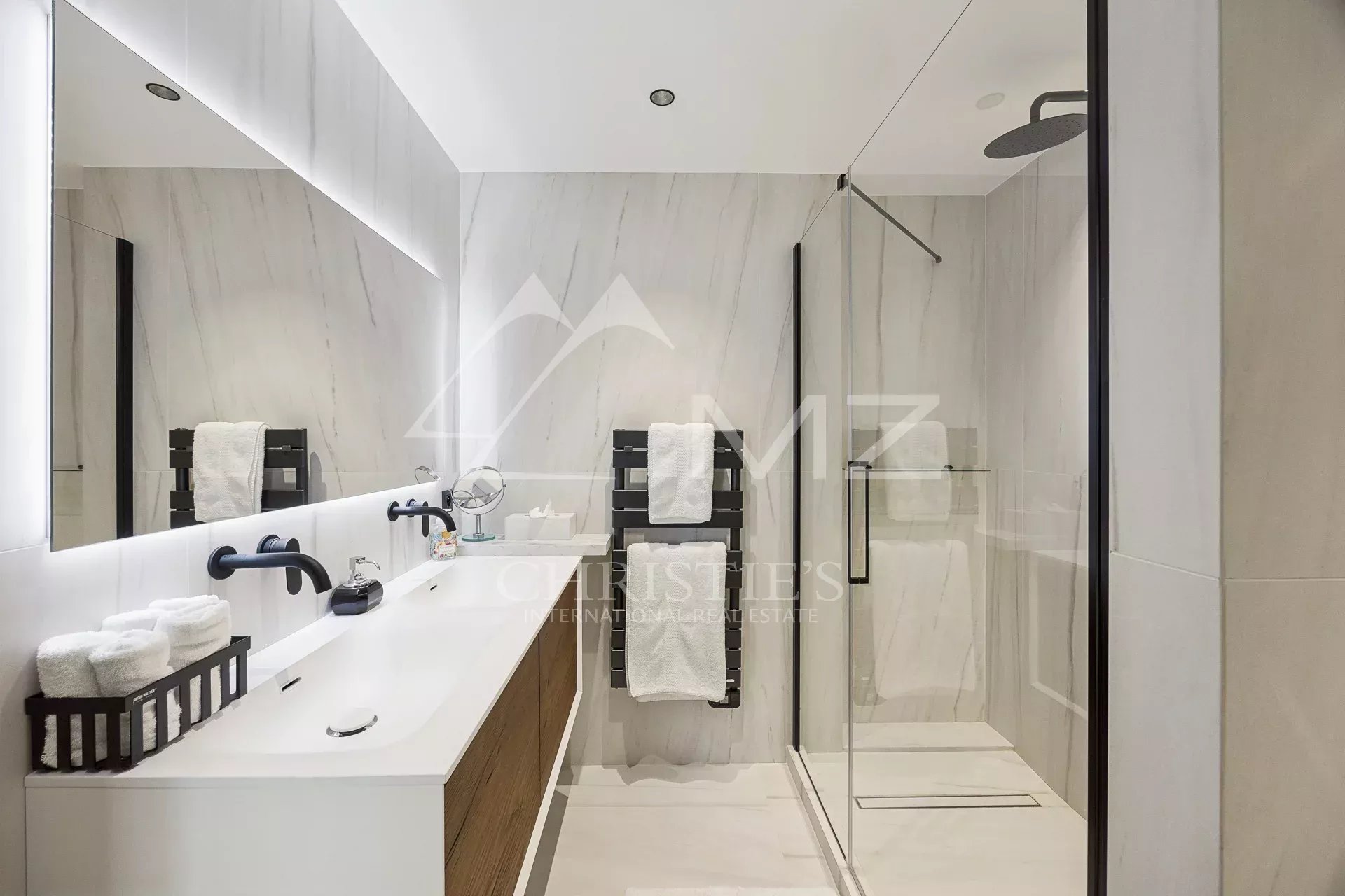 Exceptional top floor apartment