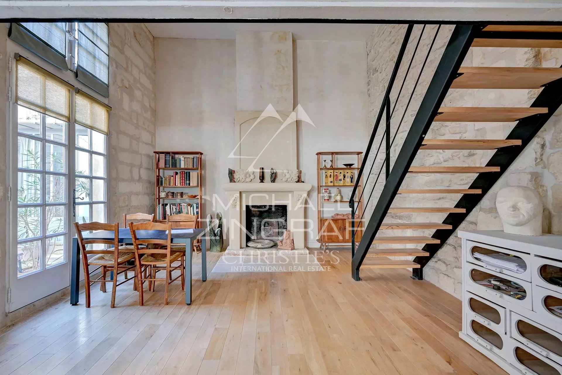 Avignon 17th century mansion - Large apartment with terrace