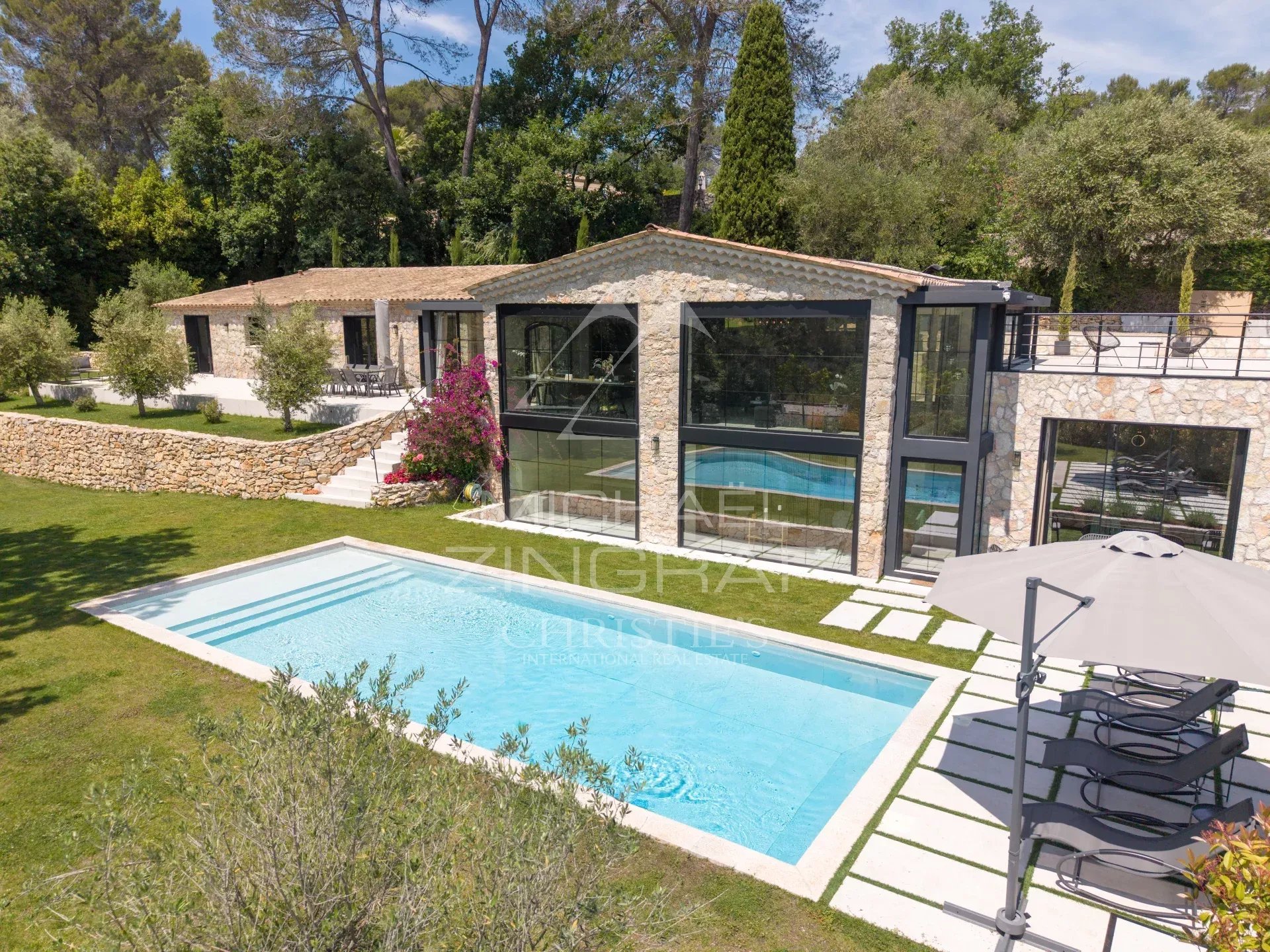 Propriété de charme avec prestations haut de gamme à Valbonne