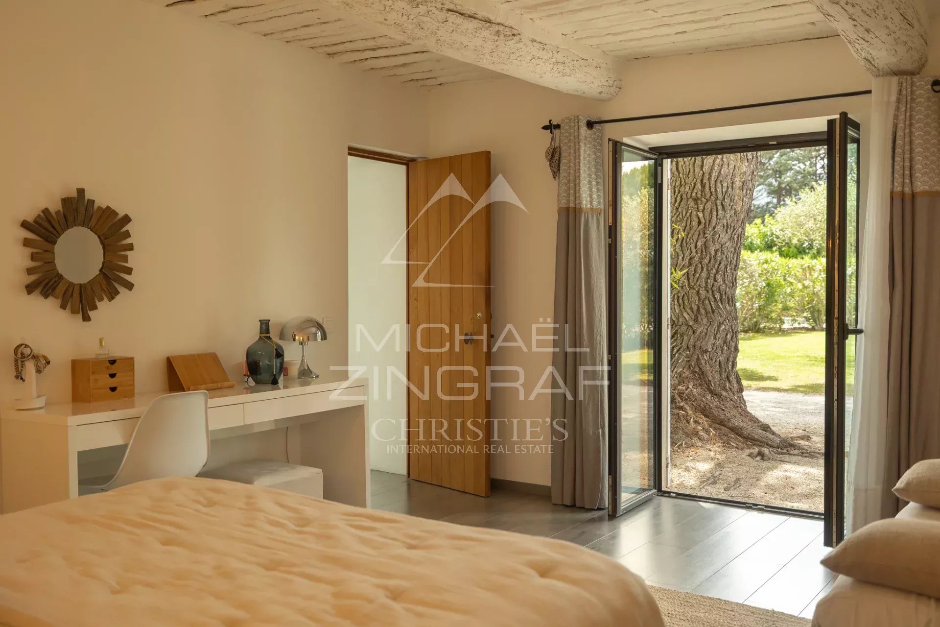 Exclusivité - Luberon - Magnifique mas provençal avec gîtes et piscine