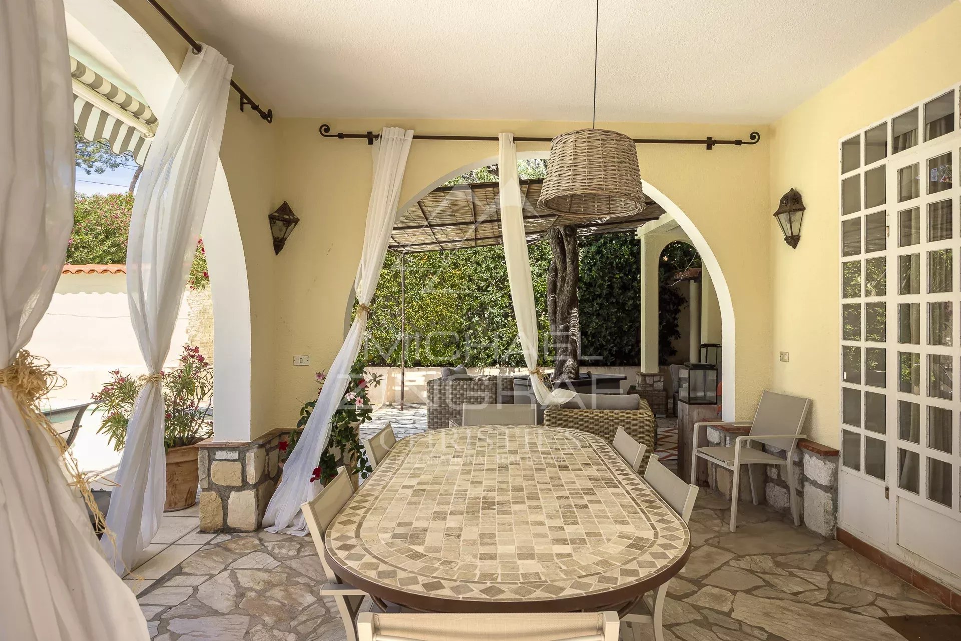Cap d’Antibes – Élégante villa au calme absolu, à quelques pas des plages de la Garoupe