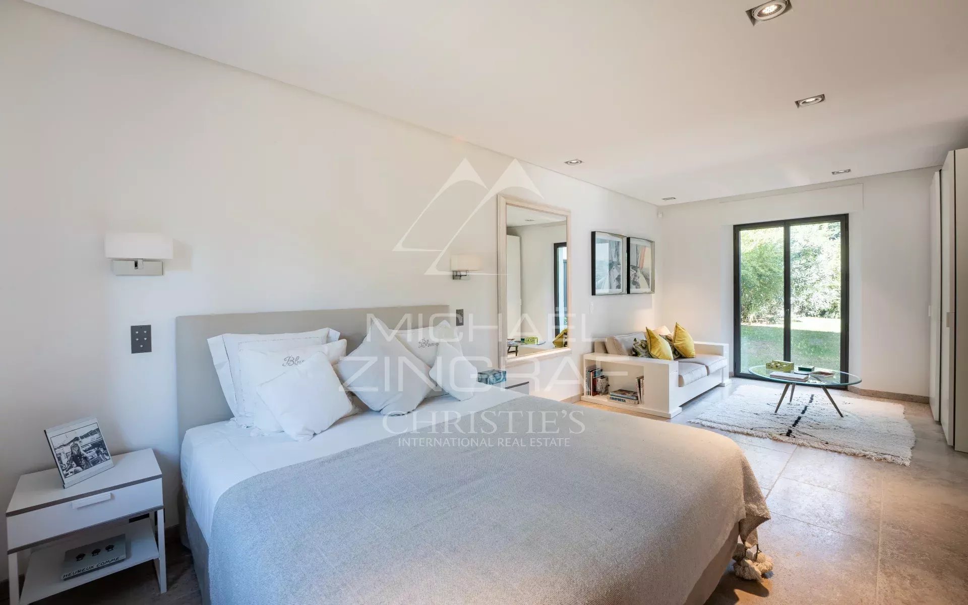 Superbe villa contemporaine à Ramatuelle – Vue dégagée, exposition plein sud