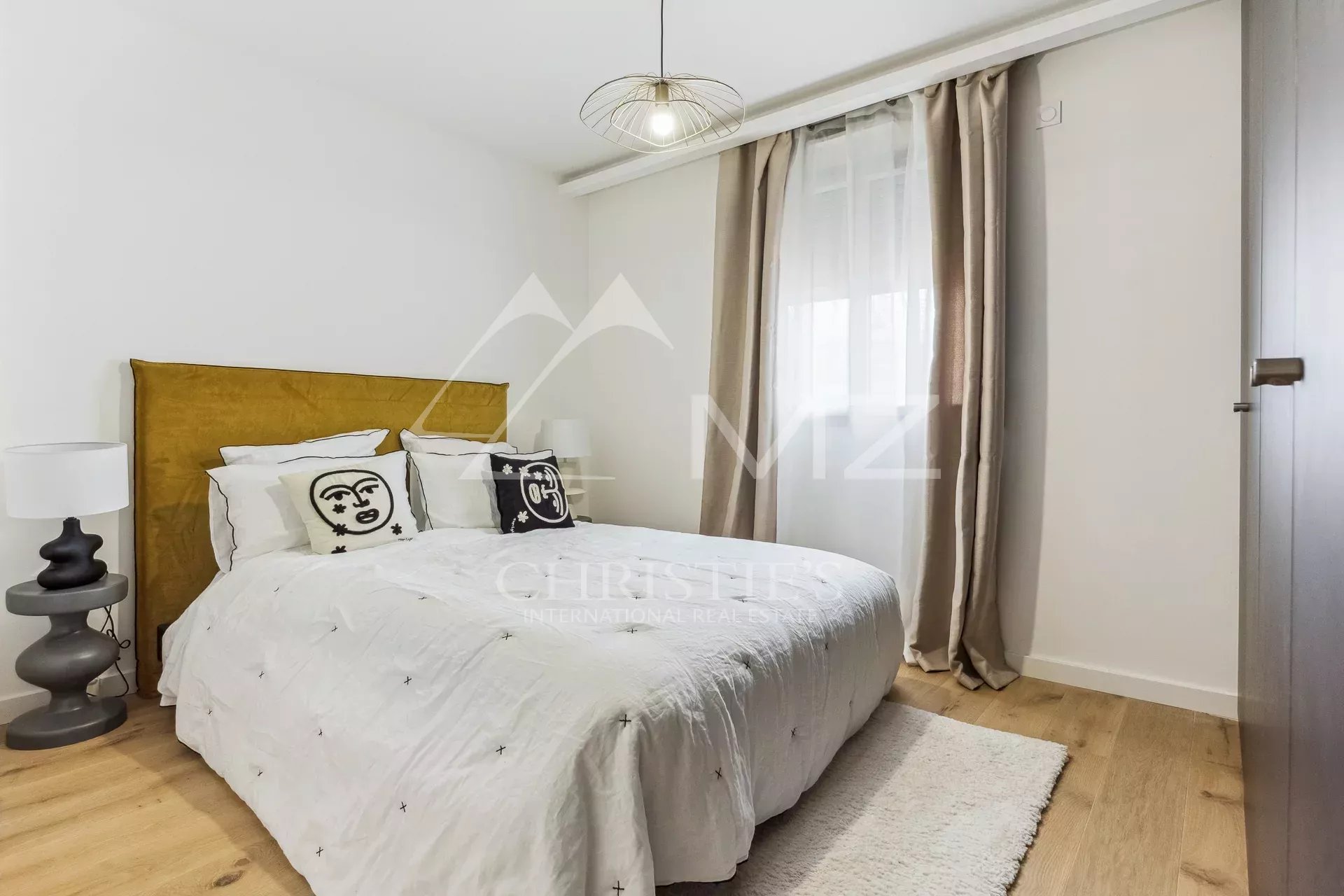 Ideally located, 4 rooms with sea view and islands of Lérins