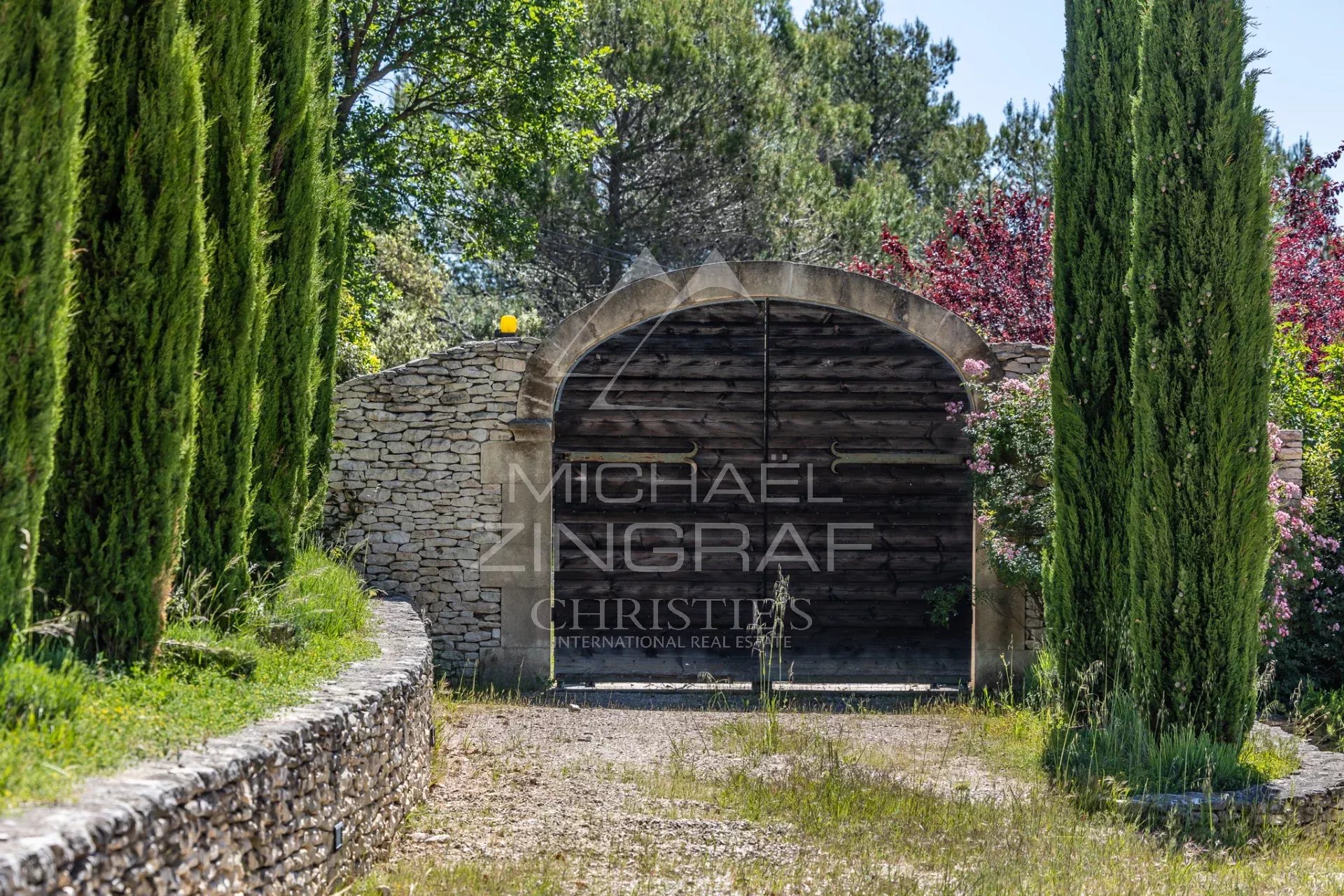 Luberon - Superbe propriété en pierre sur un terrain de 3,5 hectares avec des vues exceptionnelles