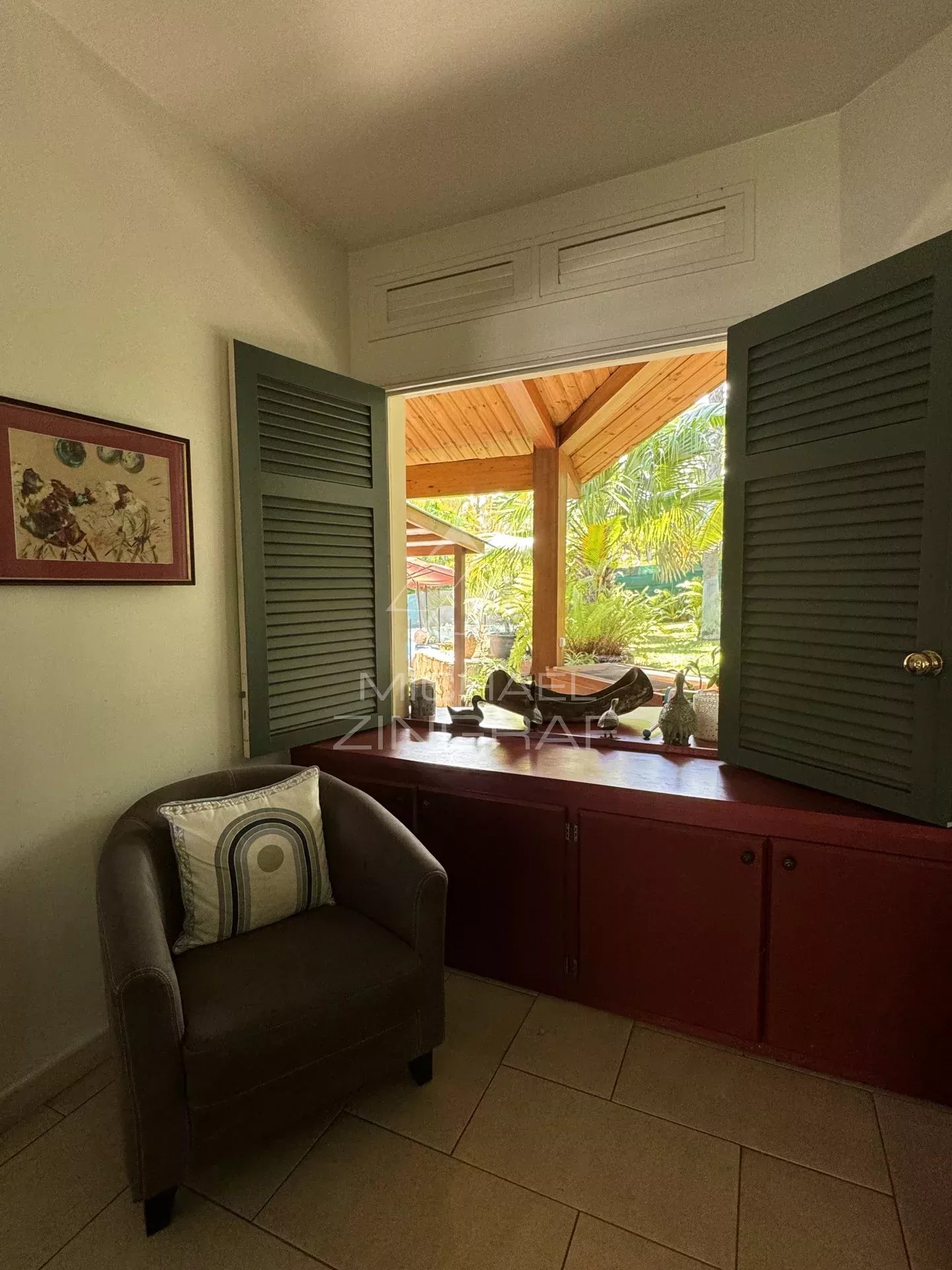 Exceptional Villa in a Secure Estate in Saint-Gilles-les-Bains