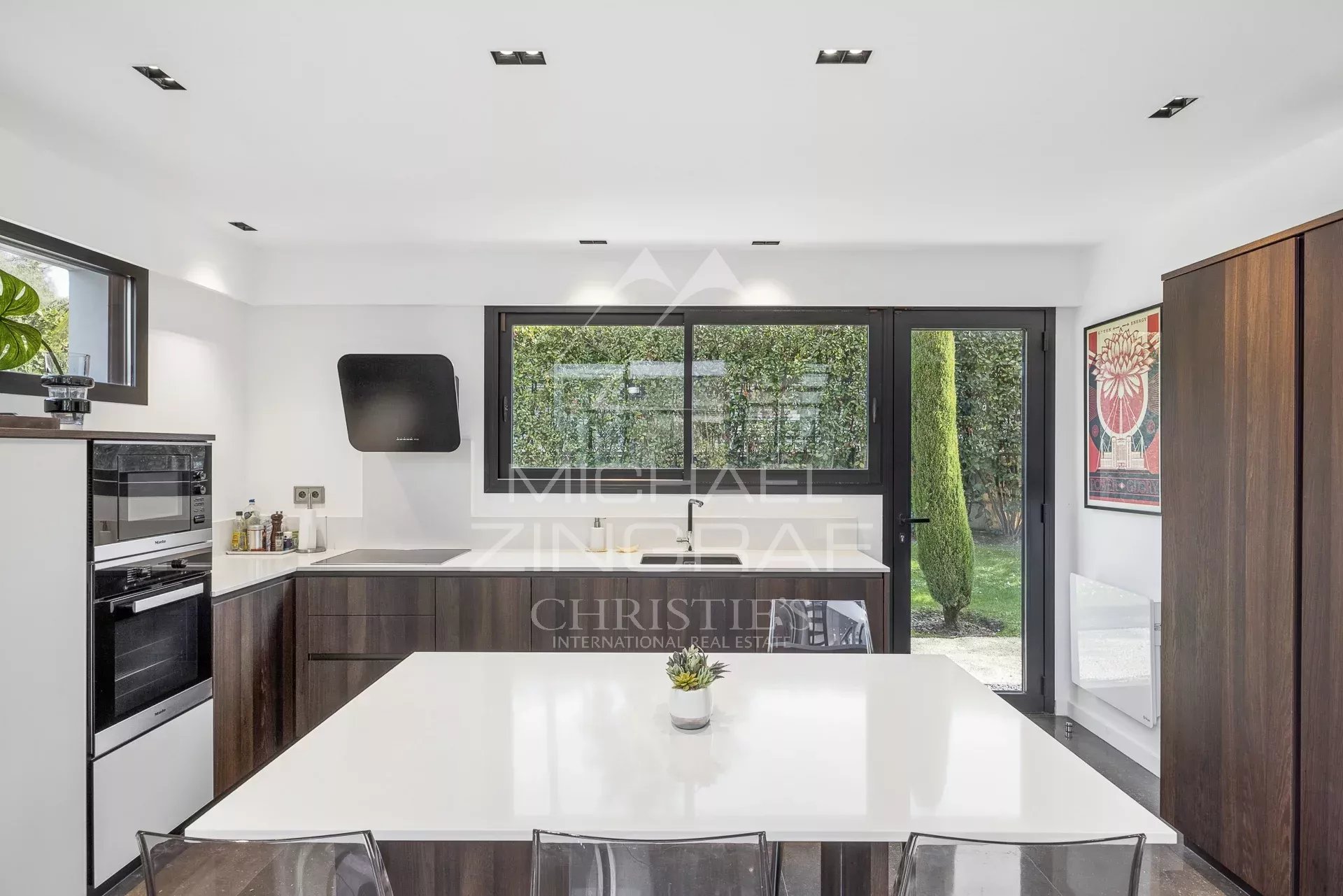 Exclusivité Cap d’Antibes - Versant Ouest - Villa contemporaine d’exception à proximité immédiate des plages