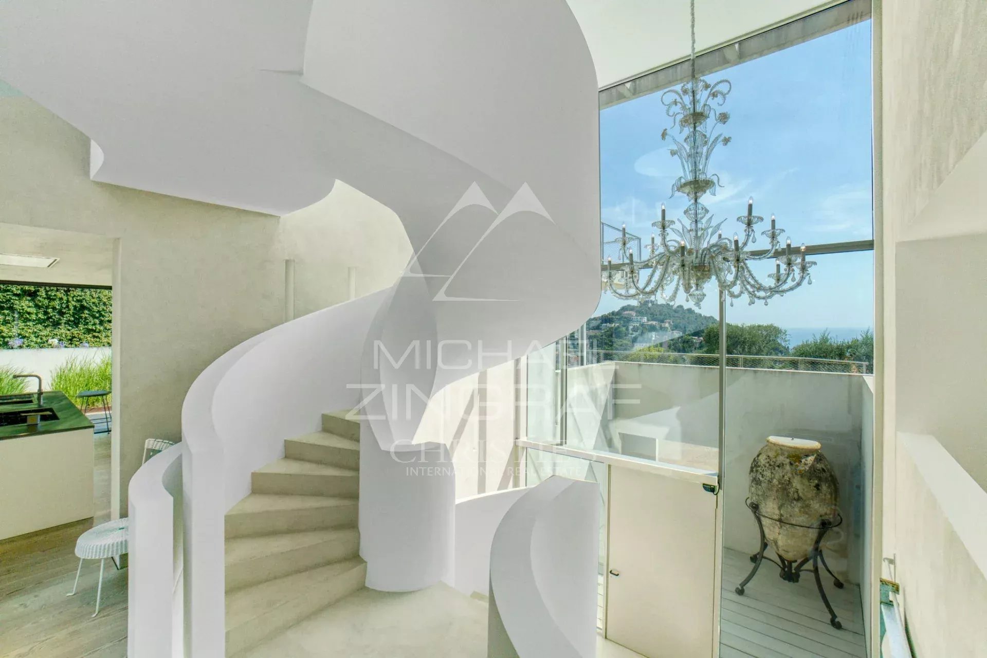 Superbe villa contemporaine avec vue imprenable sur les deux baies