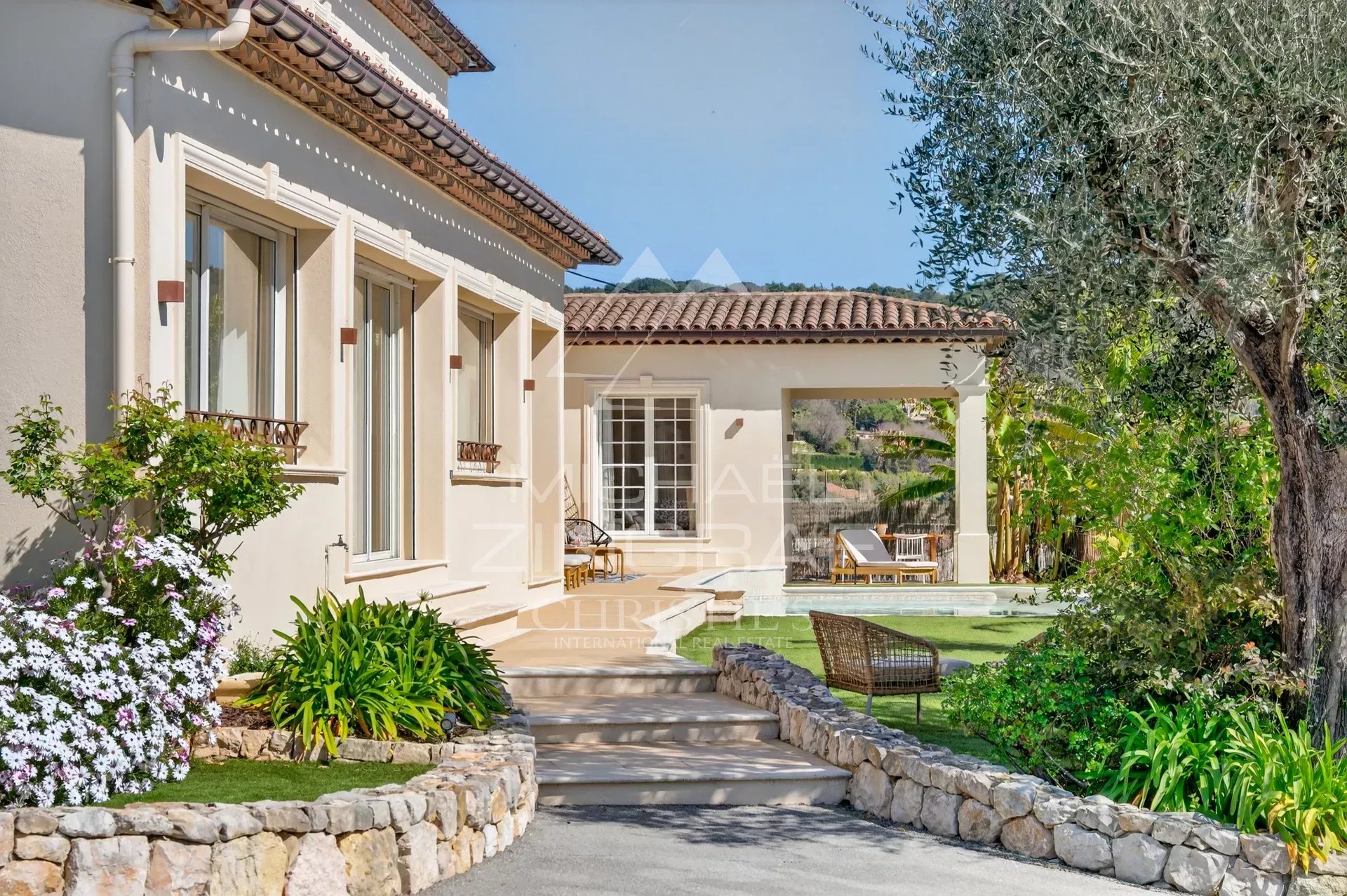 Magnificent Provençal Villa with wide open views