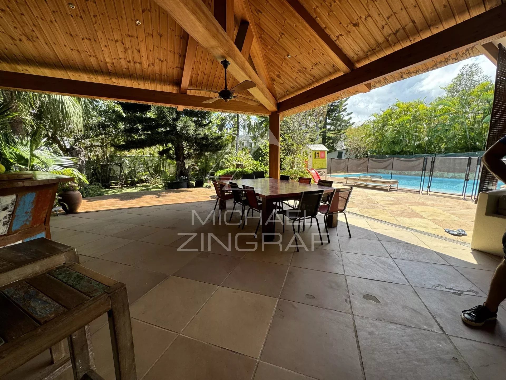 Exceptional Villa in a Secure Estate in Saint-Gilles-les-Bains