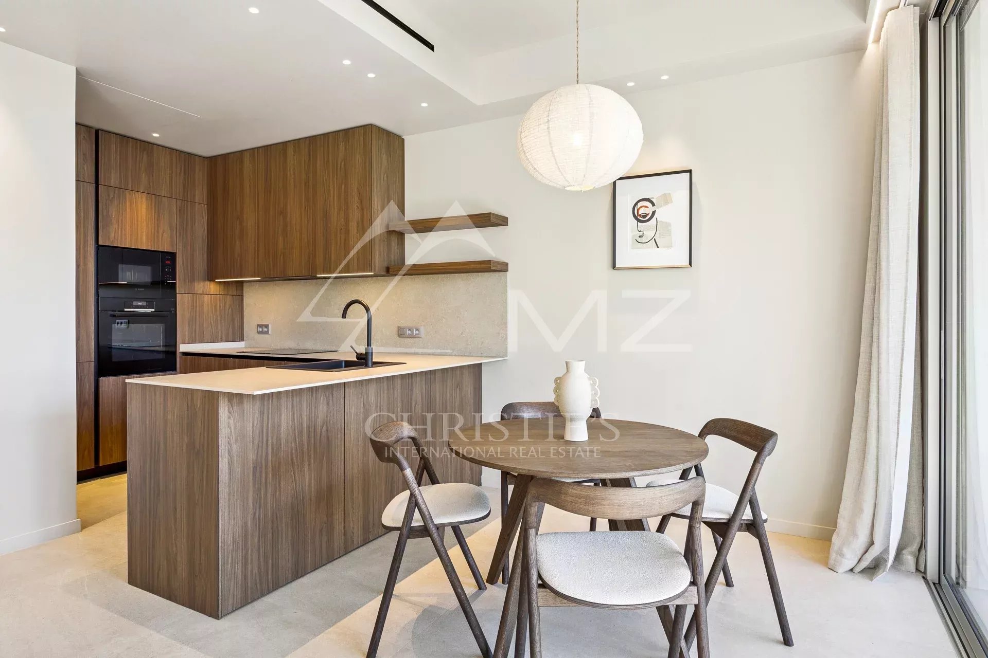 Modernes Apartment in einer Luxusresidenz