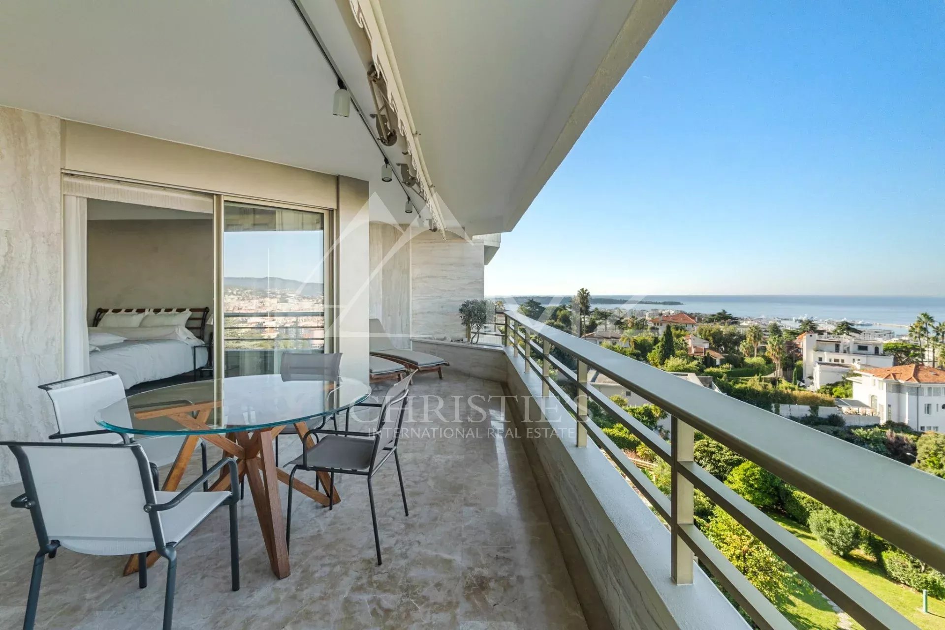 Hervorragende 4-Zimmer-Wohnung in einer prestigeträchtigen Residenz